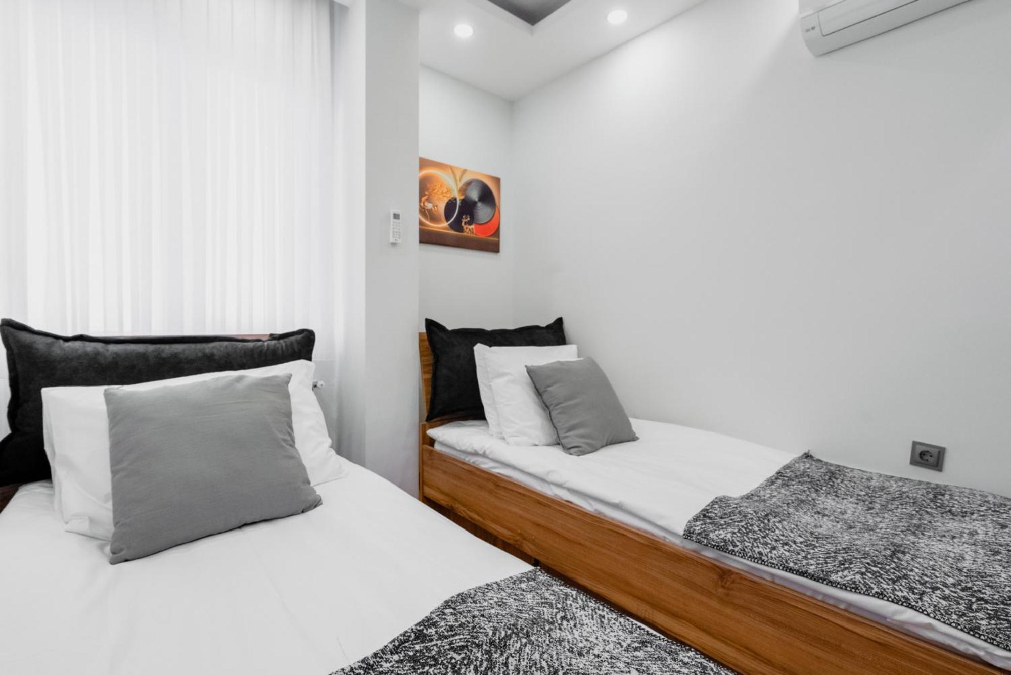 Cozy Flat Close To Lara Beach In *