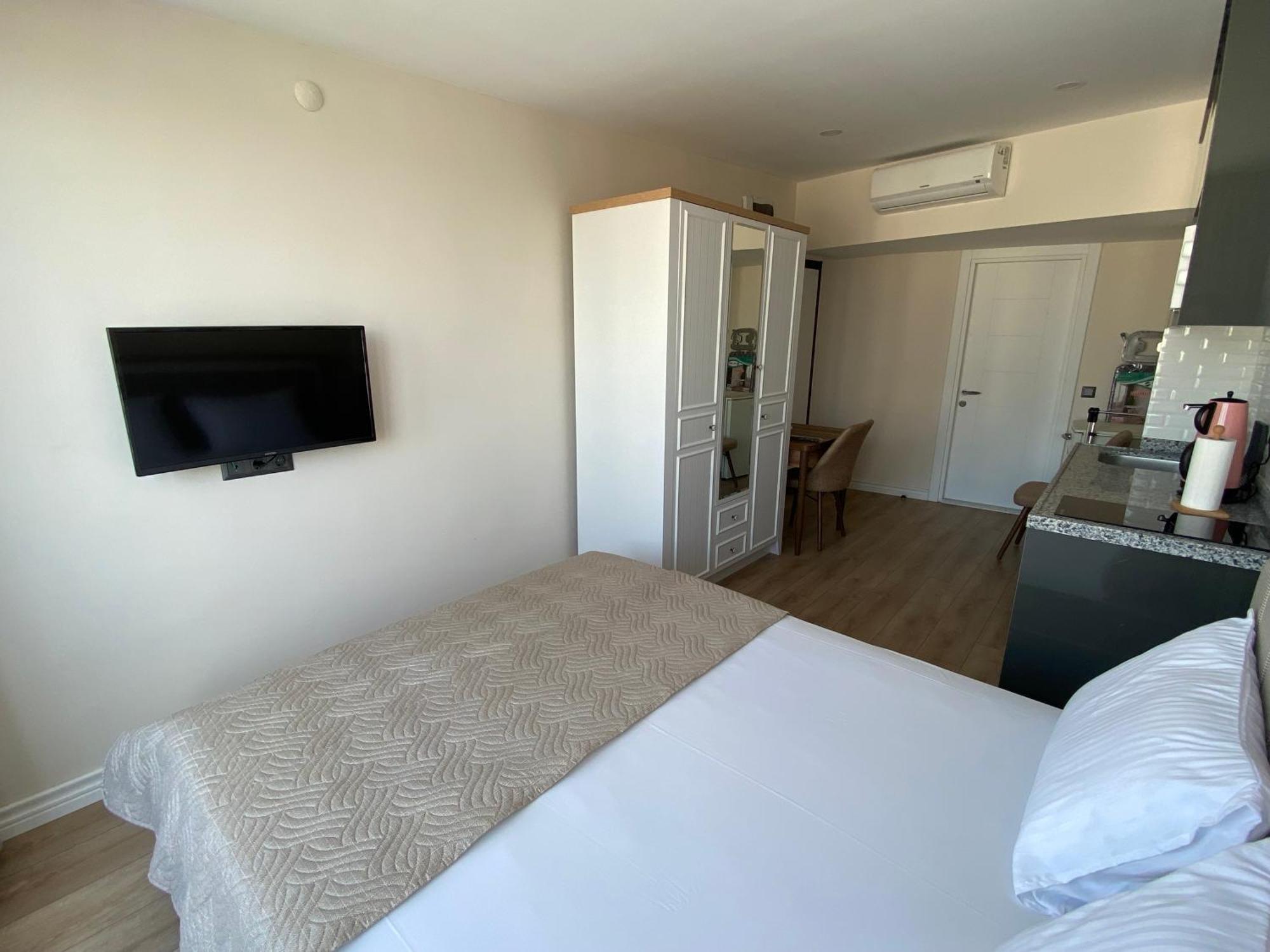 Royal Homes 704 Hotel *