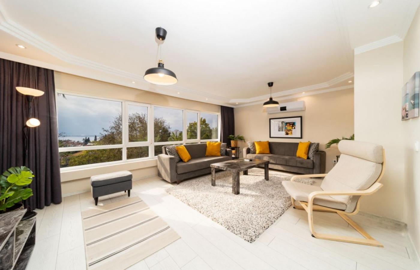 Exquisite Flat With Sea View Near Hadrian Gate Apartment