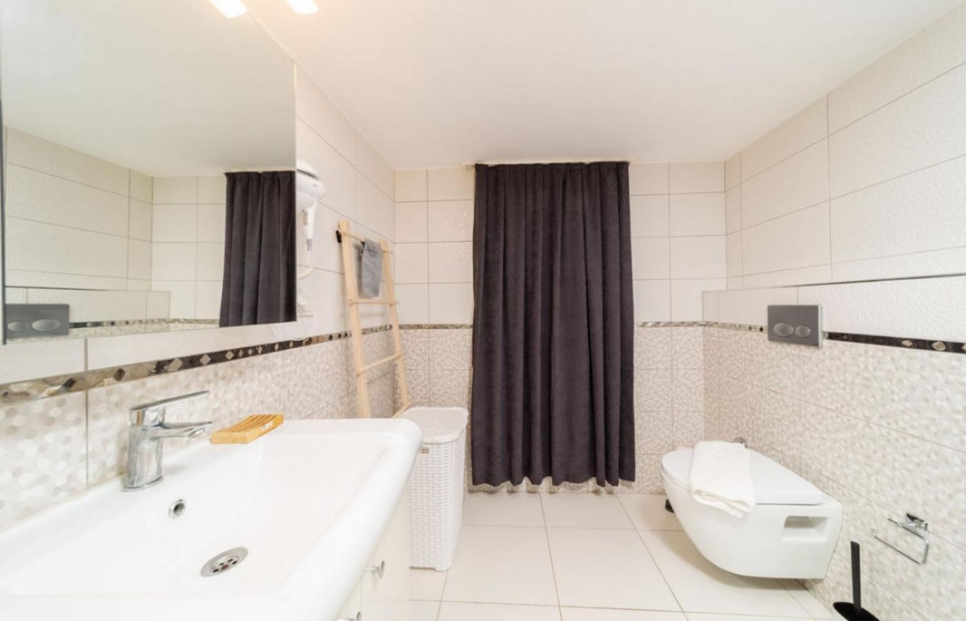 Exquisite Flat With Sea View Near Hadrian Gate Apartment *