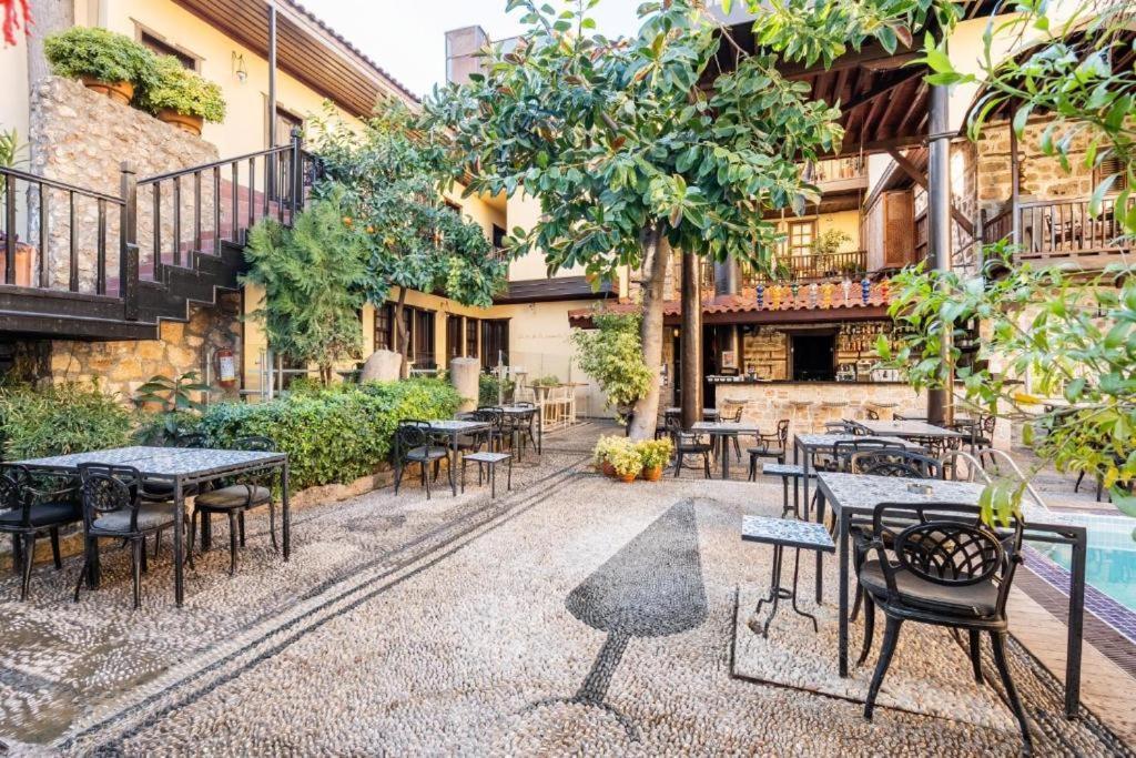 Spectacular Penthouse With Terrace Near Hadrian's Gate Homestay