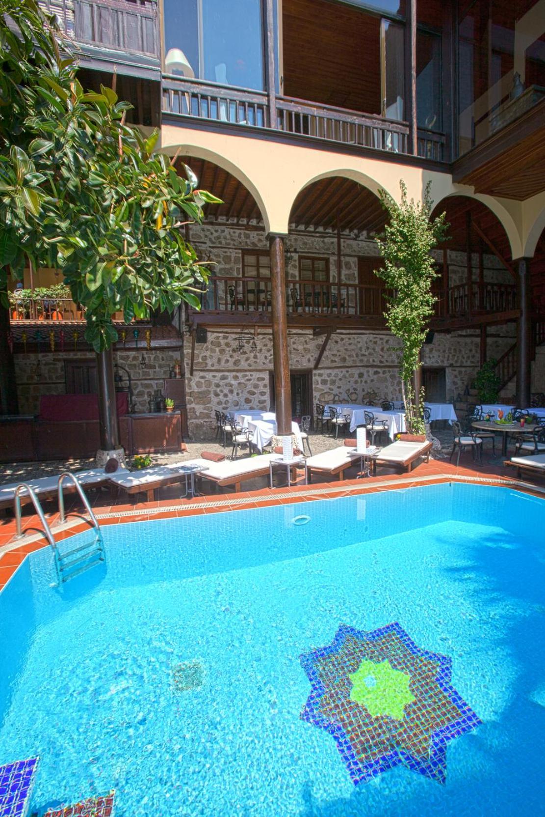 Spectacular Penthouse With Terrace Near Hadrian's Gate Homestay *