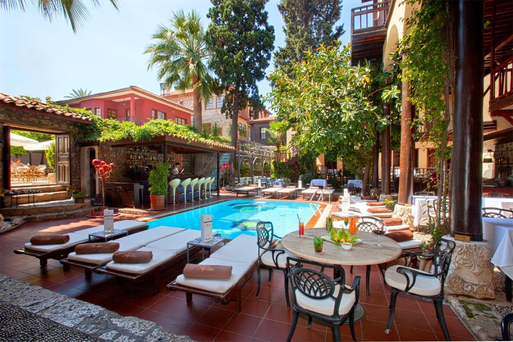 Spectacular Penthouse With Terrace Near Hadrian's Gate Homestay Antalya