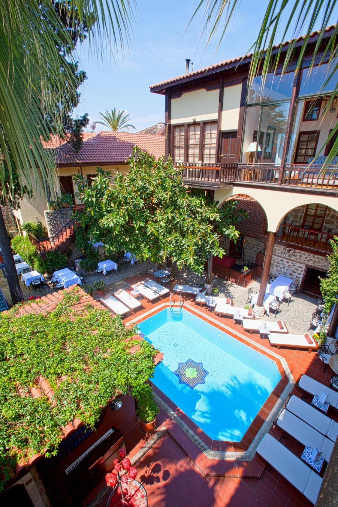 Spectacular Penthouse With Terrace Near Hadrian's Gate *