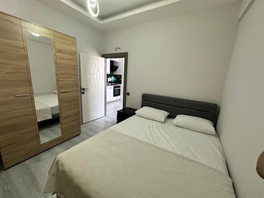 Denize Yakin Lueks Apartment
