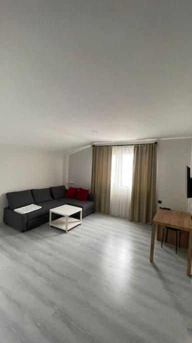 Lyra Homes Genis, Ferah, Denize Yakin Apartment *