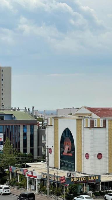 Lyra Homes Genis, Ferah, Denize Yakin Apartment