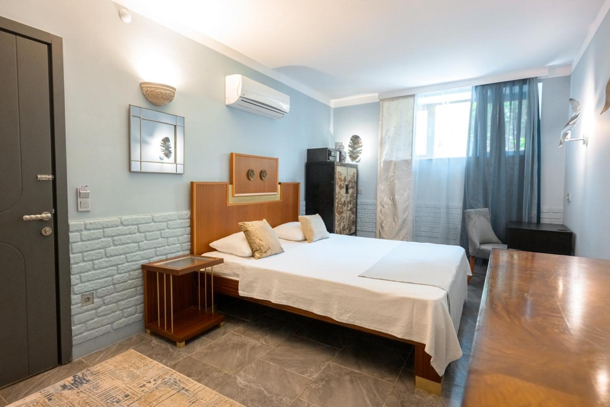 Hotel Delight Deluxe &
