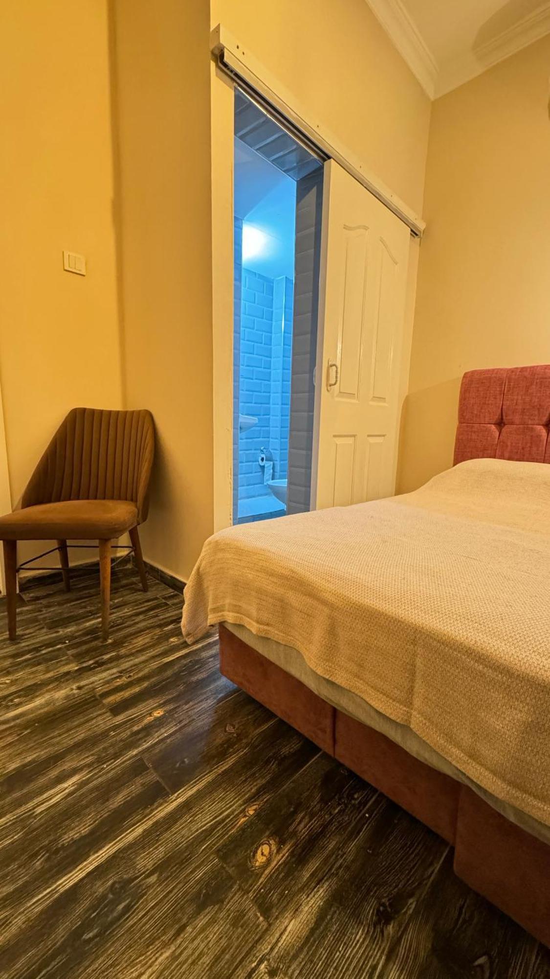Callisto Pub & Kitchen & Hotel