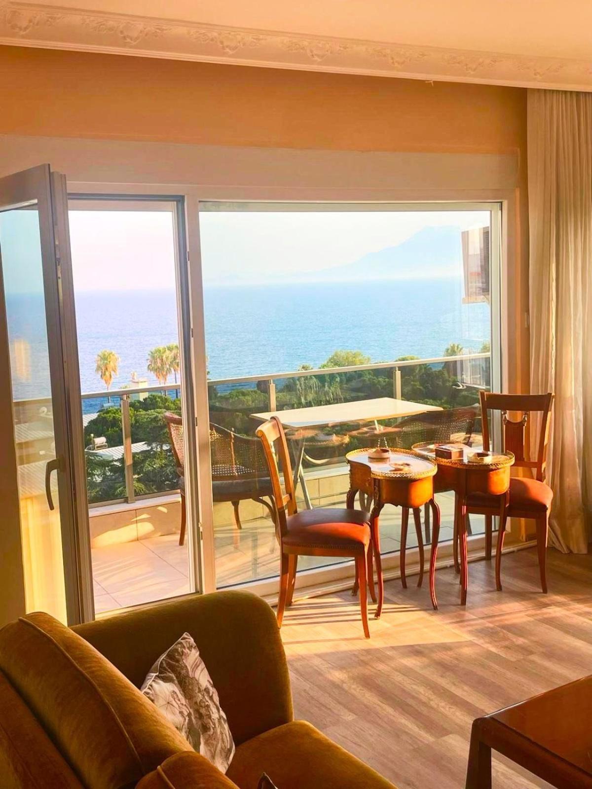Bed & Breakfast With Sea View, Right In The Center *
