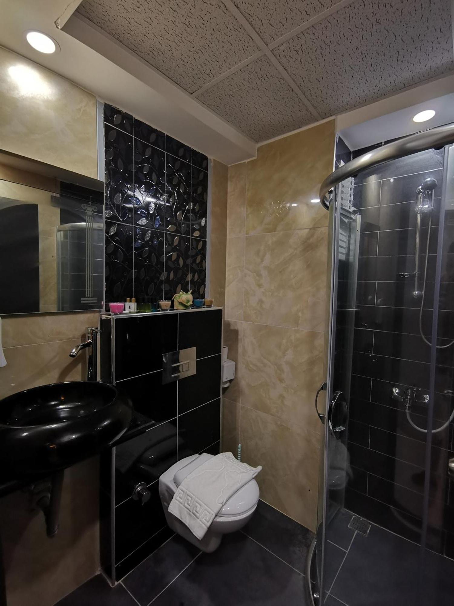 Hotel Beyond 2*