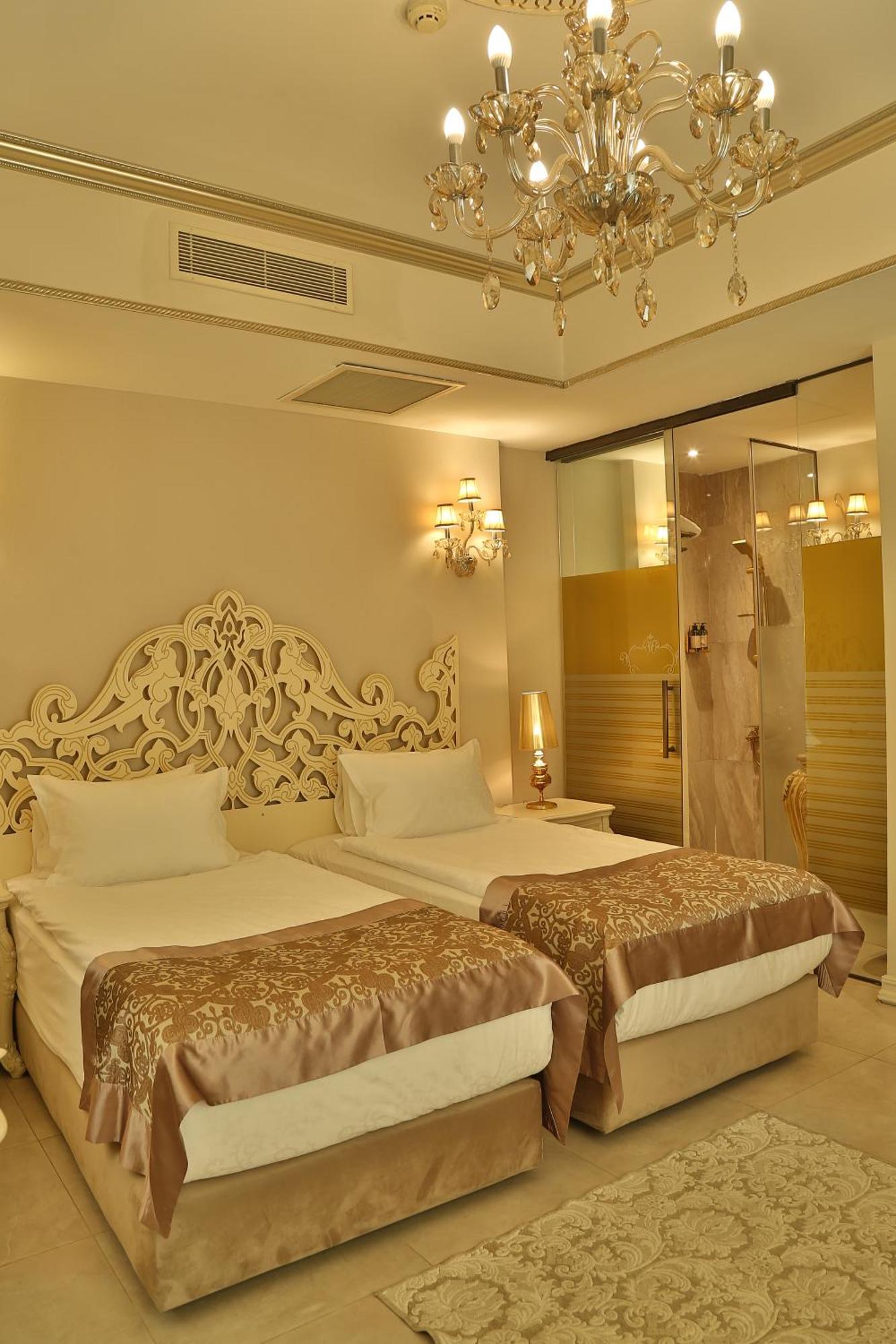 Elegance East Hotel 4*