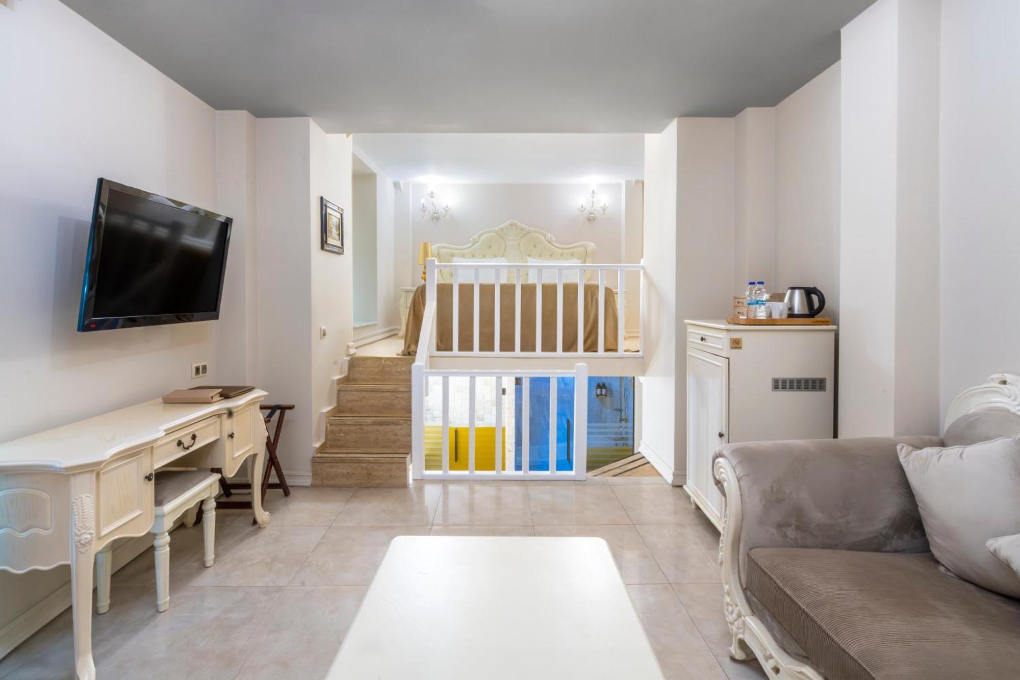 Hotel Elegance East 4*