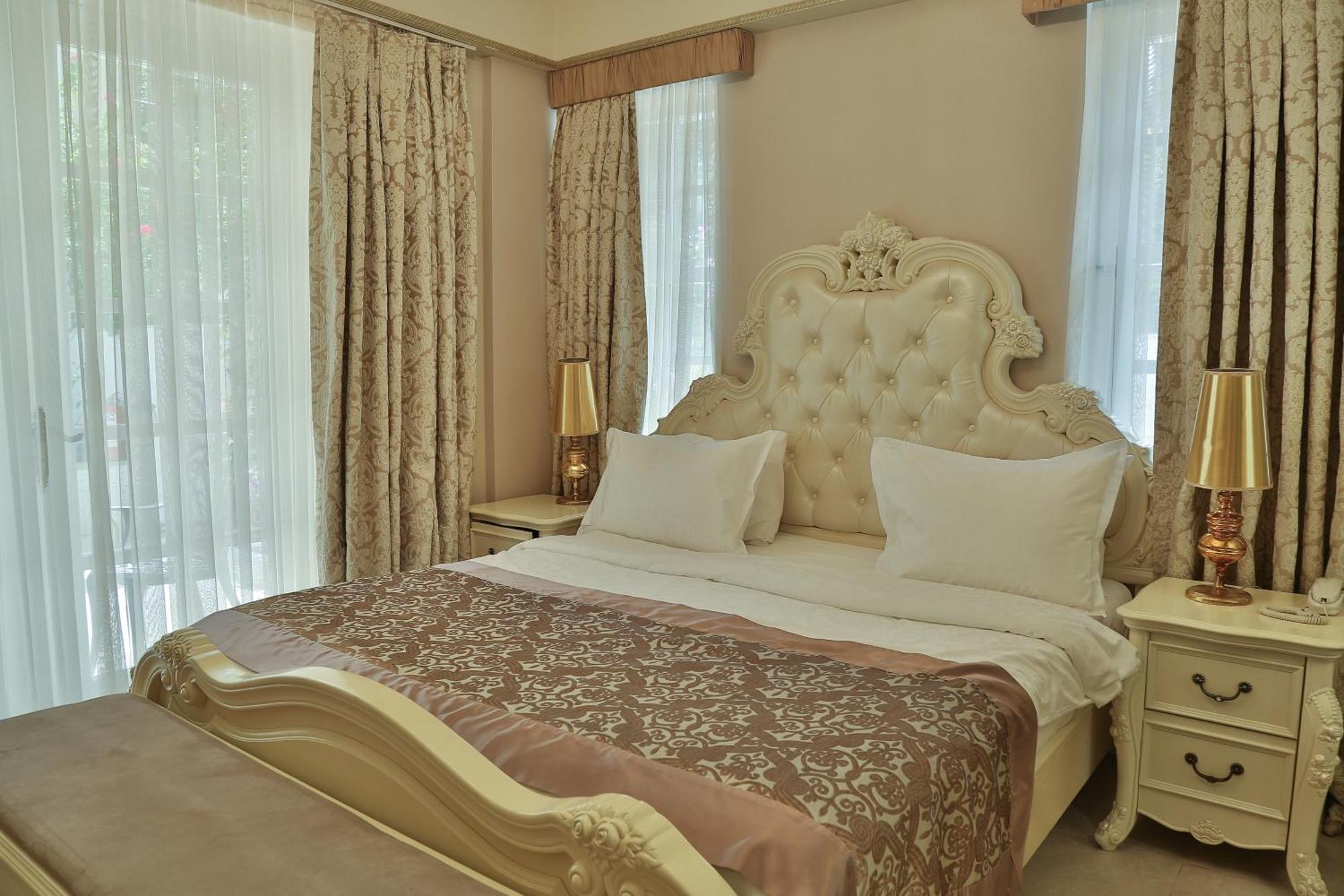 Elegance East 4*