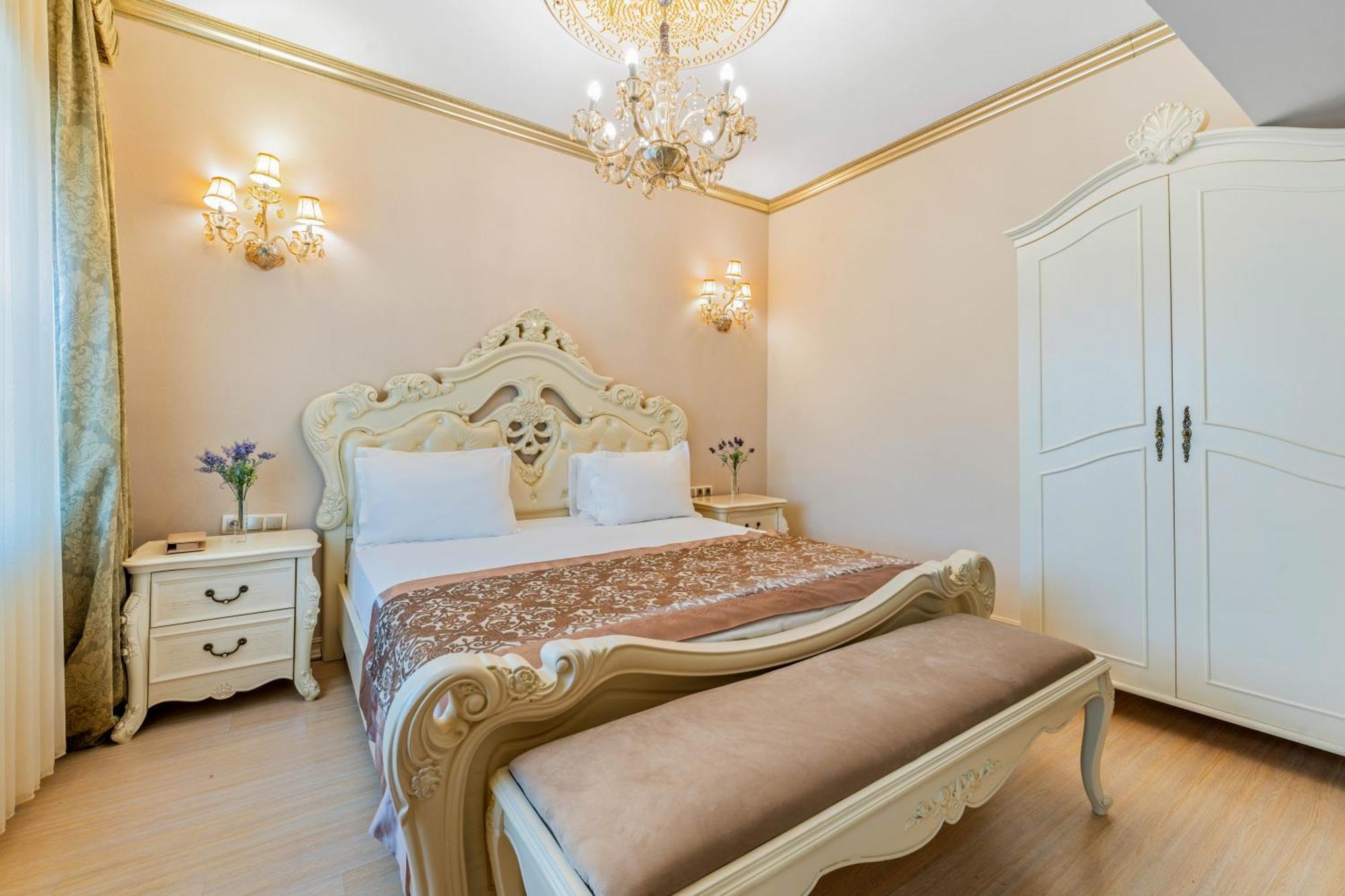 Elegance East Hotel