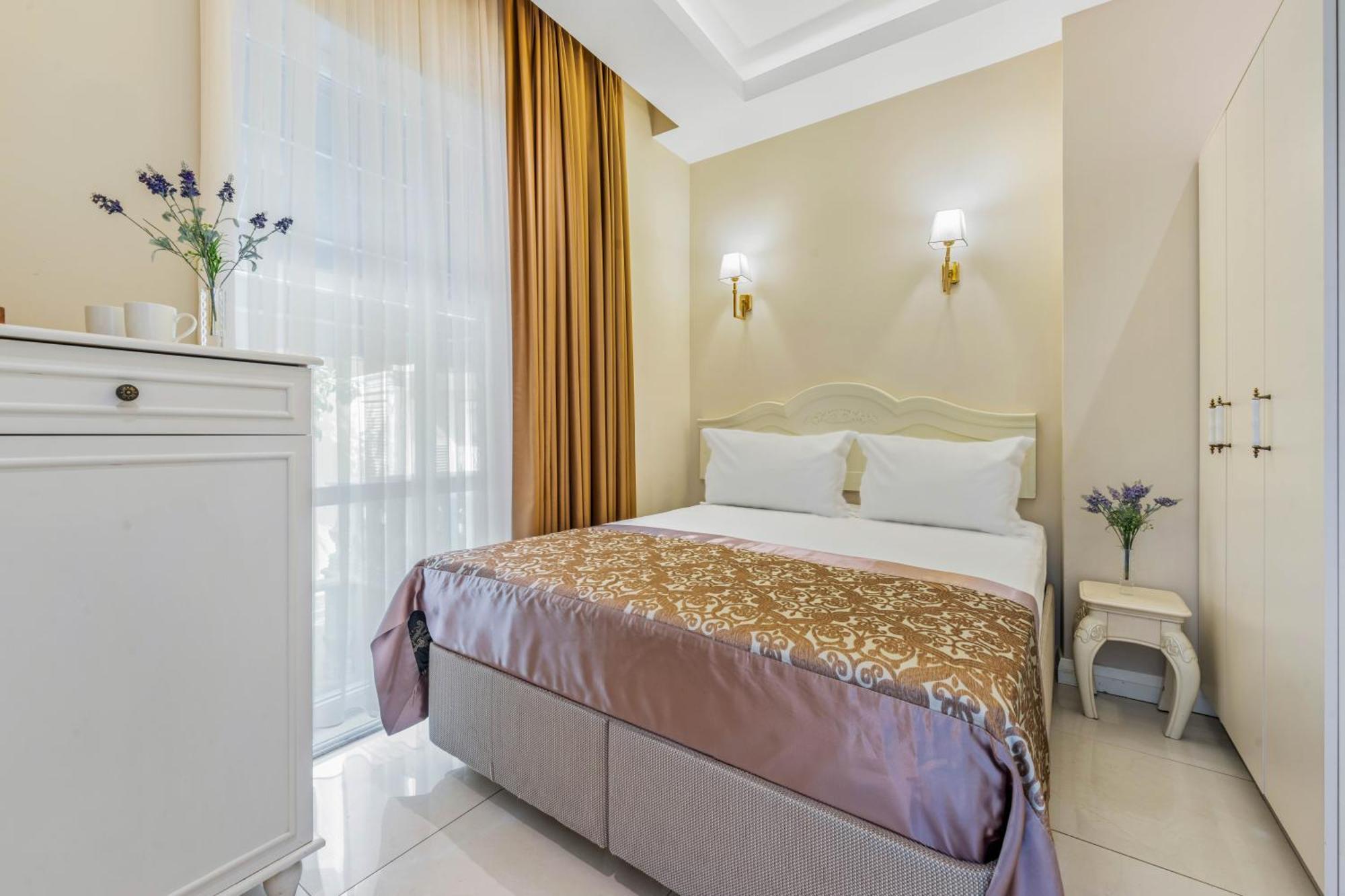 Elegance East 4*
