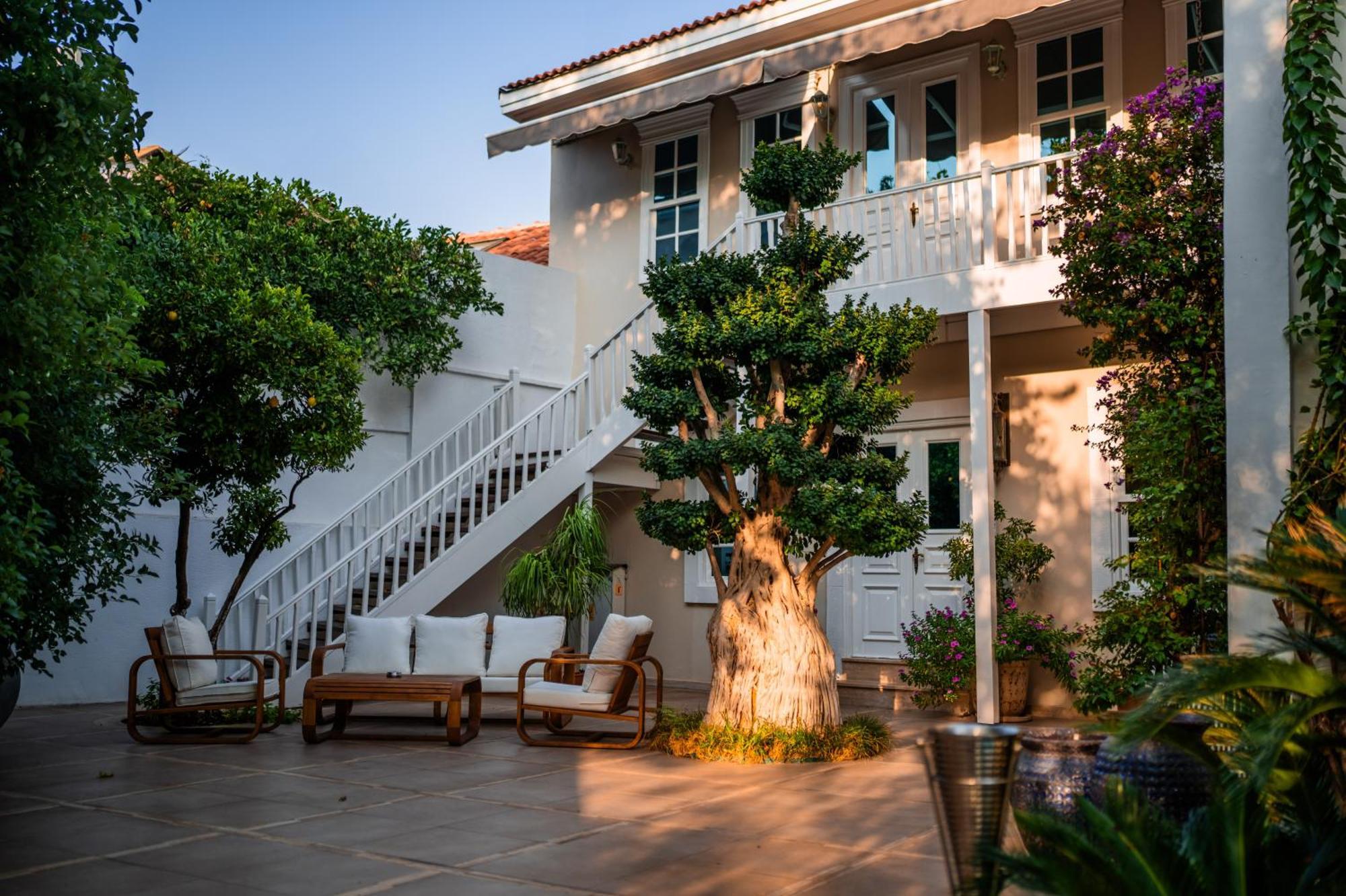 Hotel Elegance East
