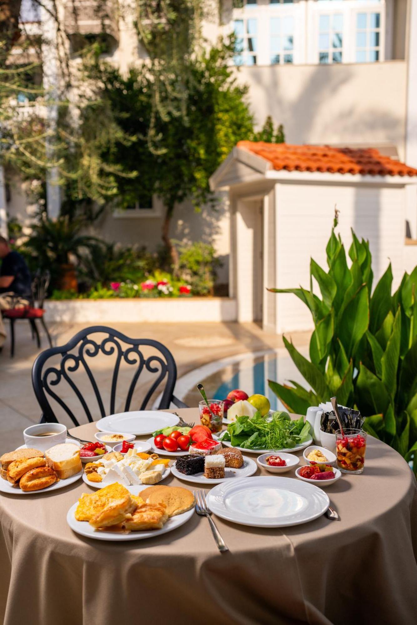 Hotel Elegance East 4*