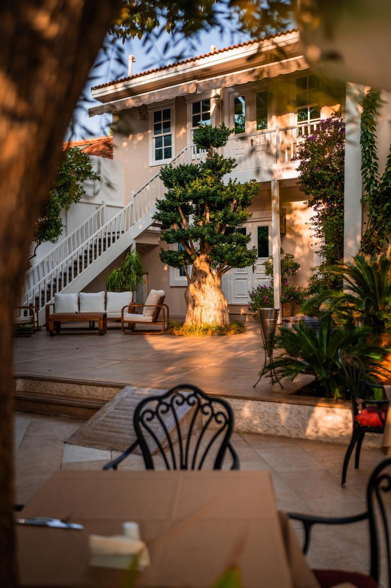 Hotel Elegance East 4*