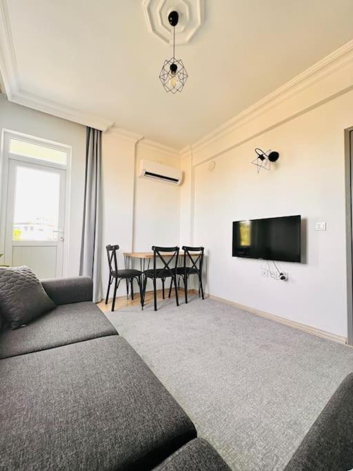 Denize Yakin, Ferah Apartment *