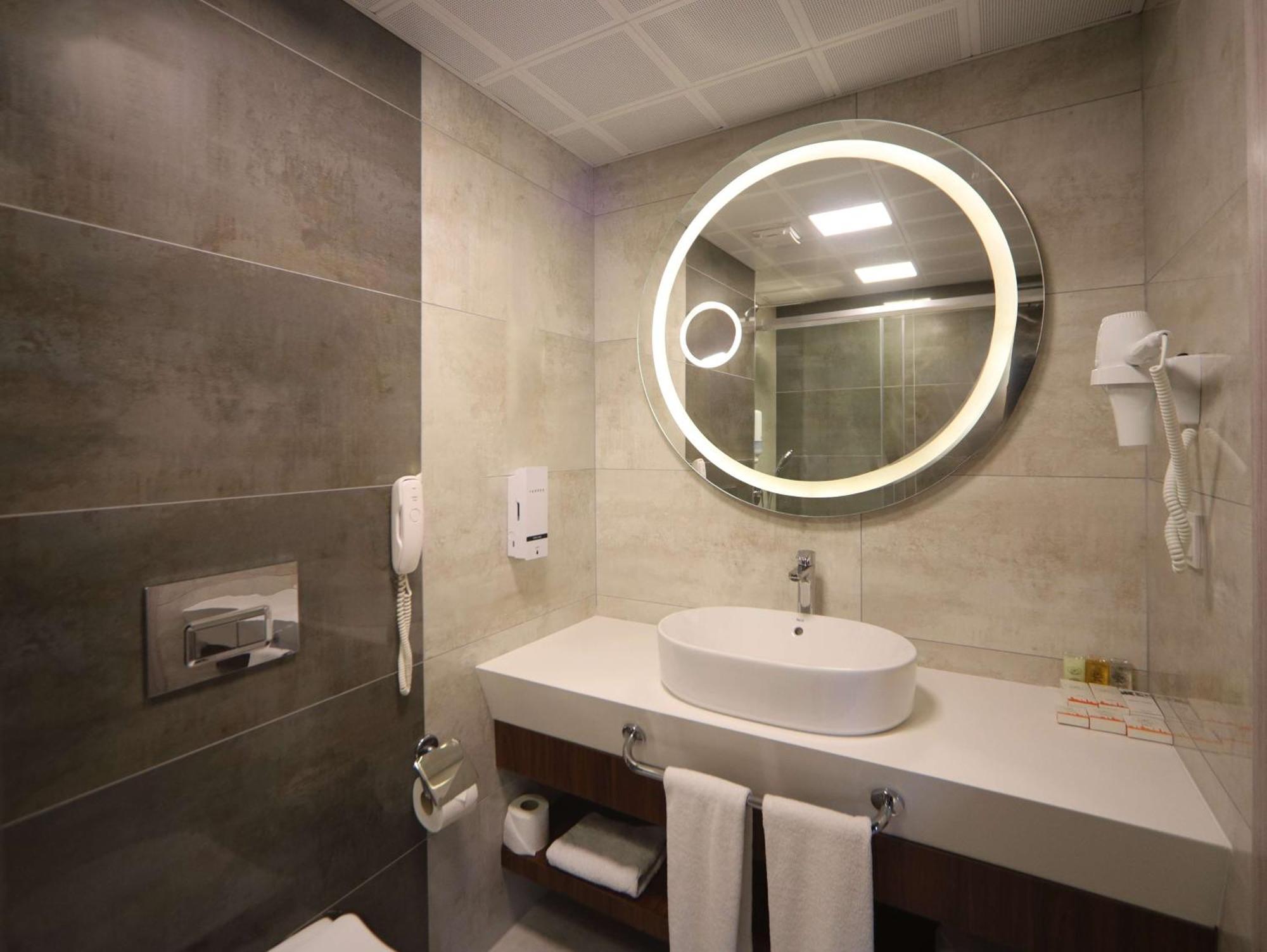 Hotel Western Khan 4*