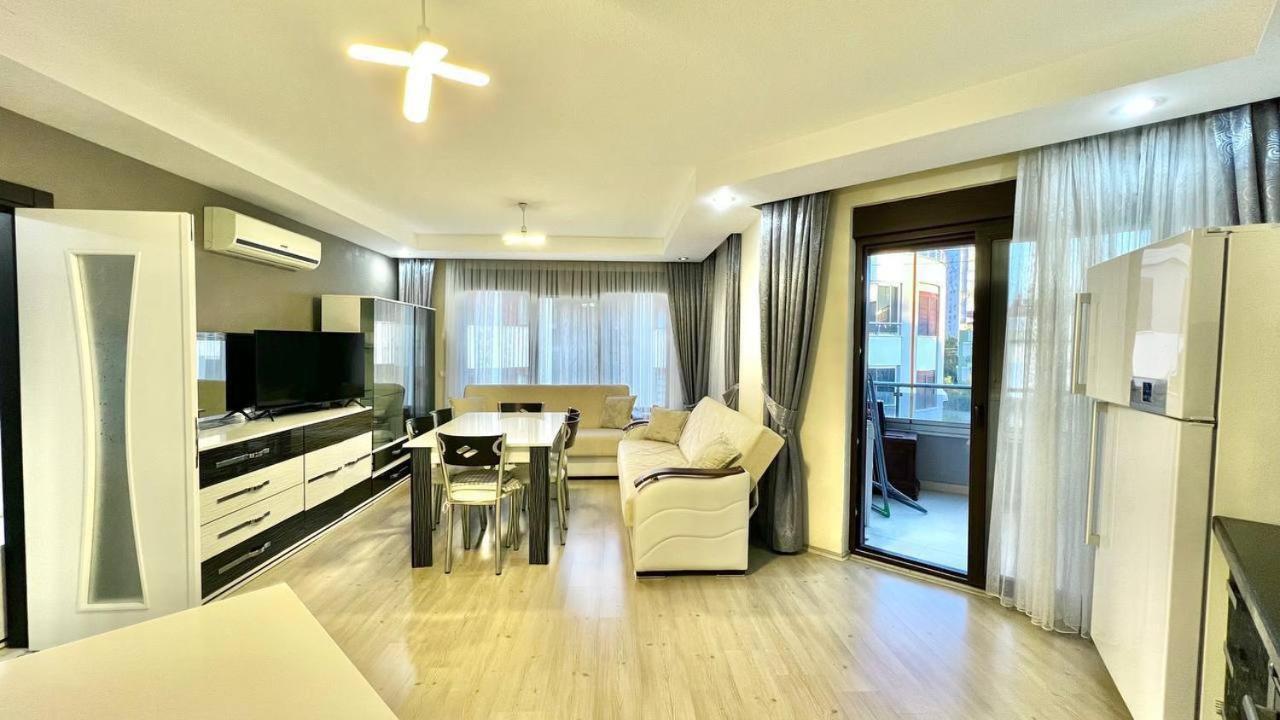 Sunny In Apartment *