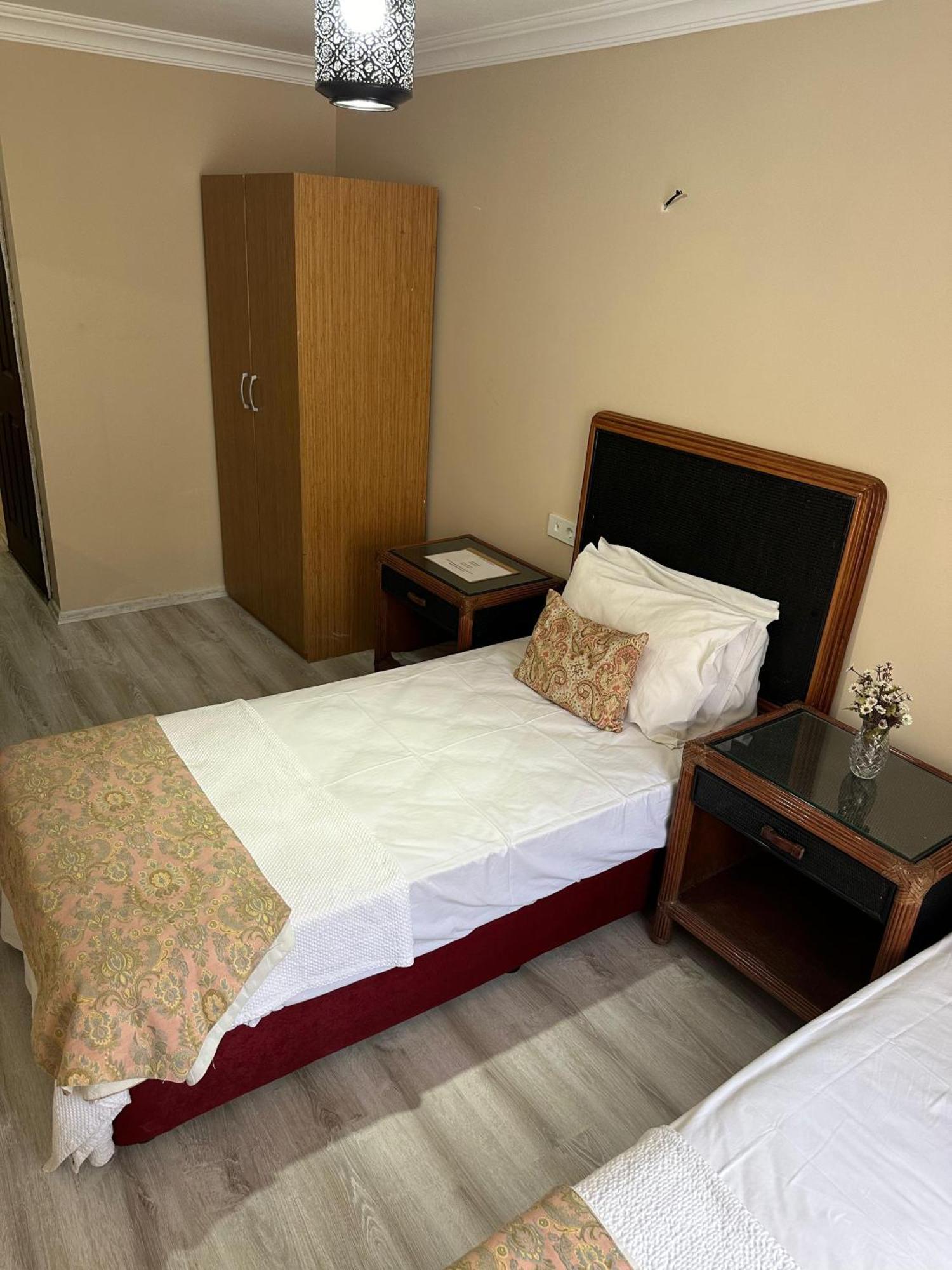 Loost Town Hotel