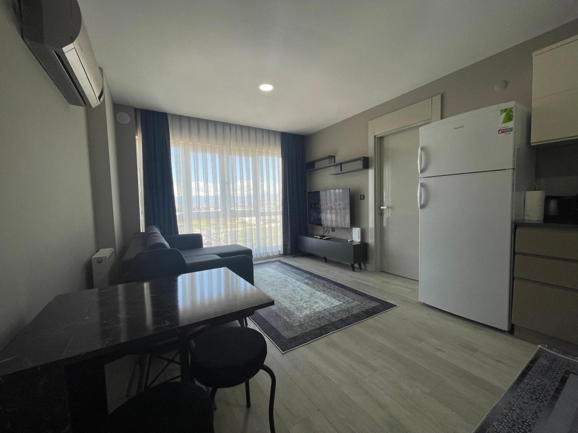 Airport Apartment *