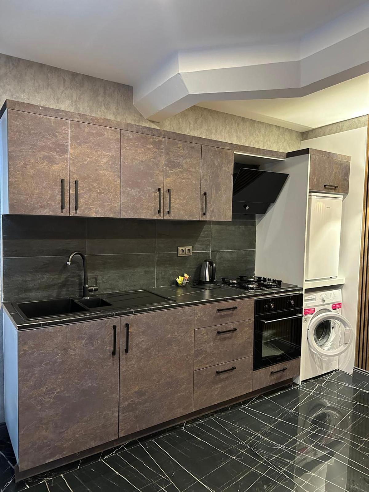 Mrt Suites Lara