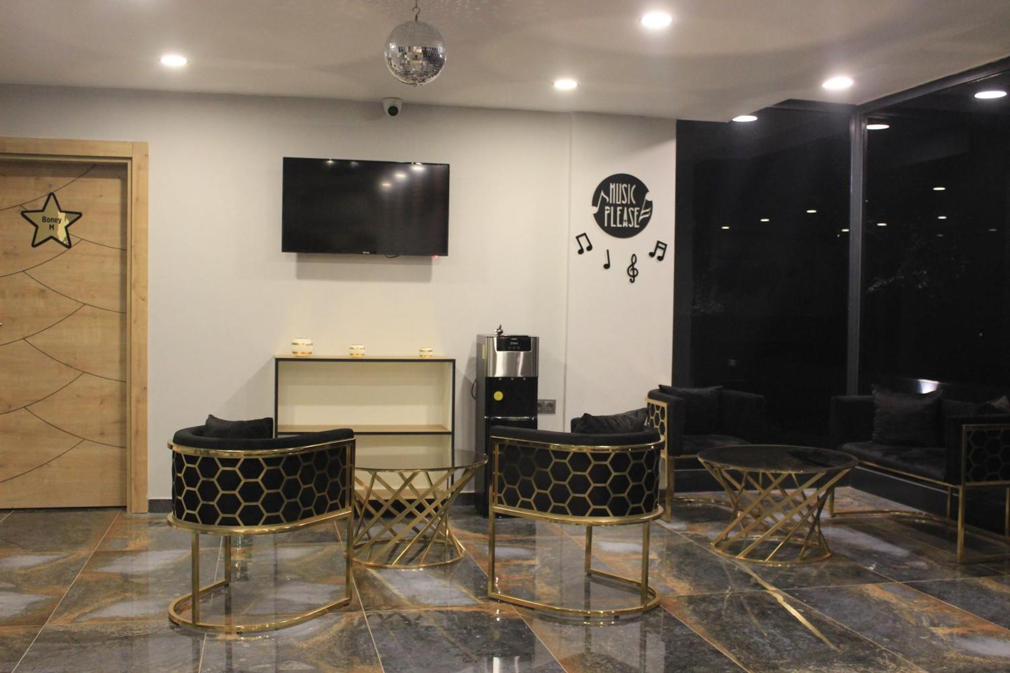 Retro Star Aparthotel