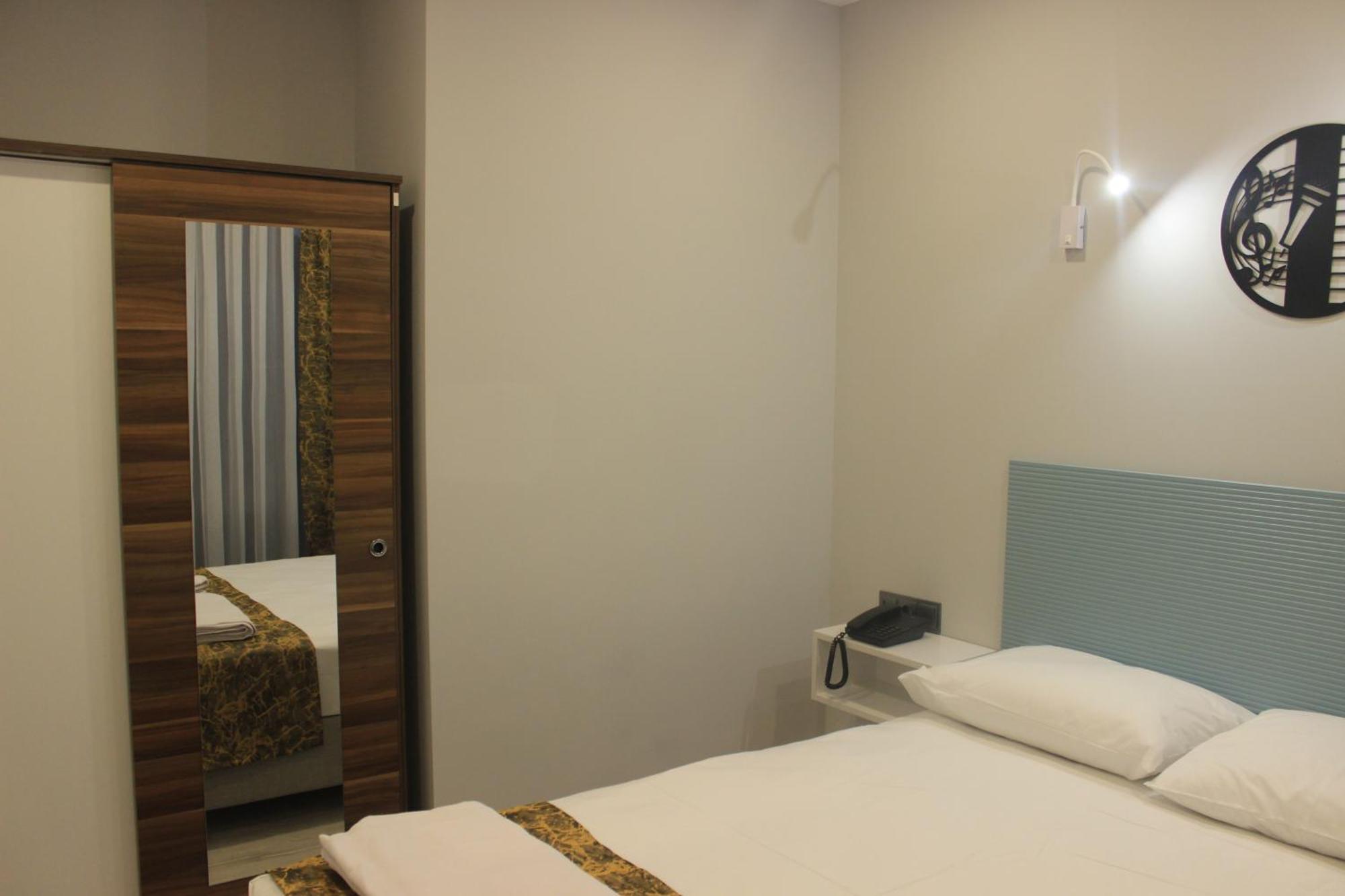 Retro Star Aparthotel *