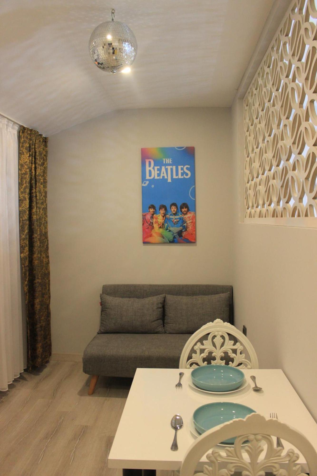 Retro Star Aparthotel