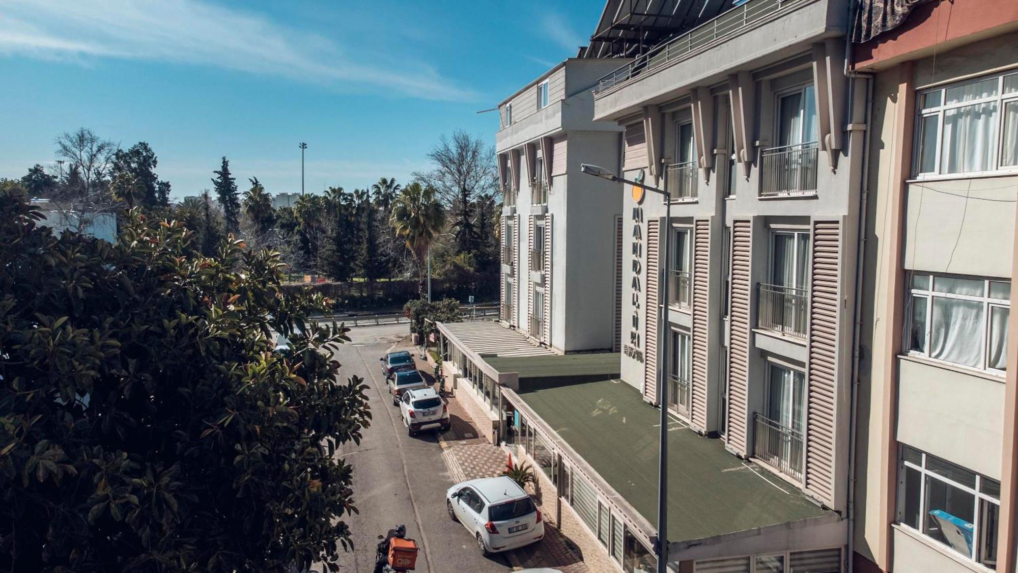Mandalin Hotel *
