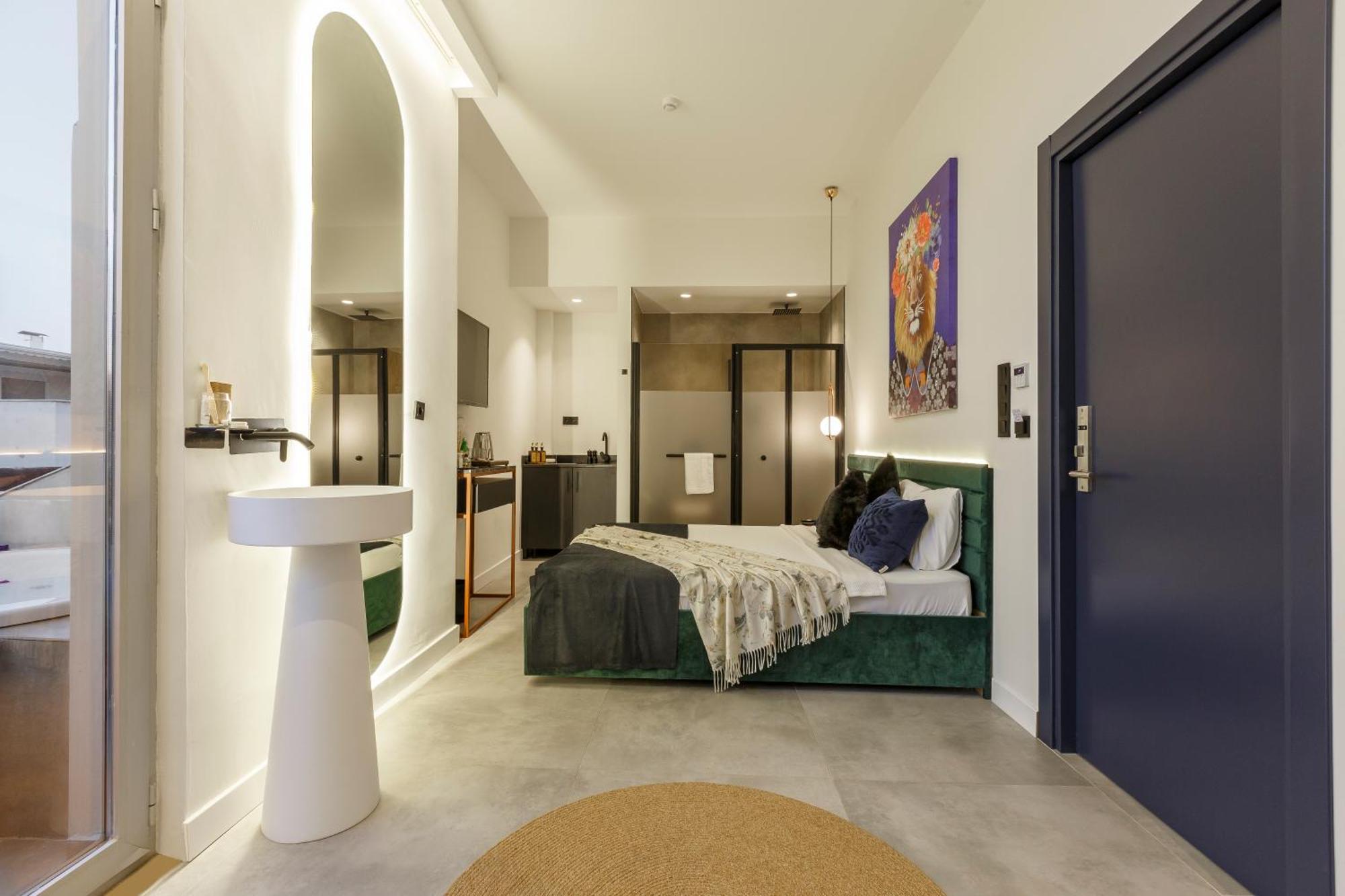 Hotel The One Living