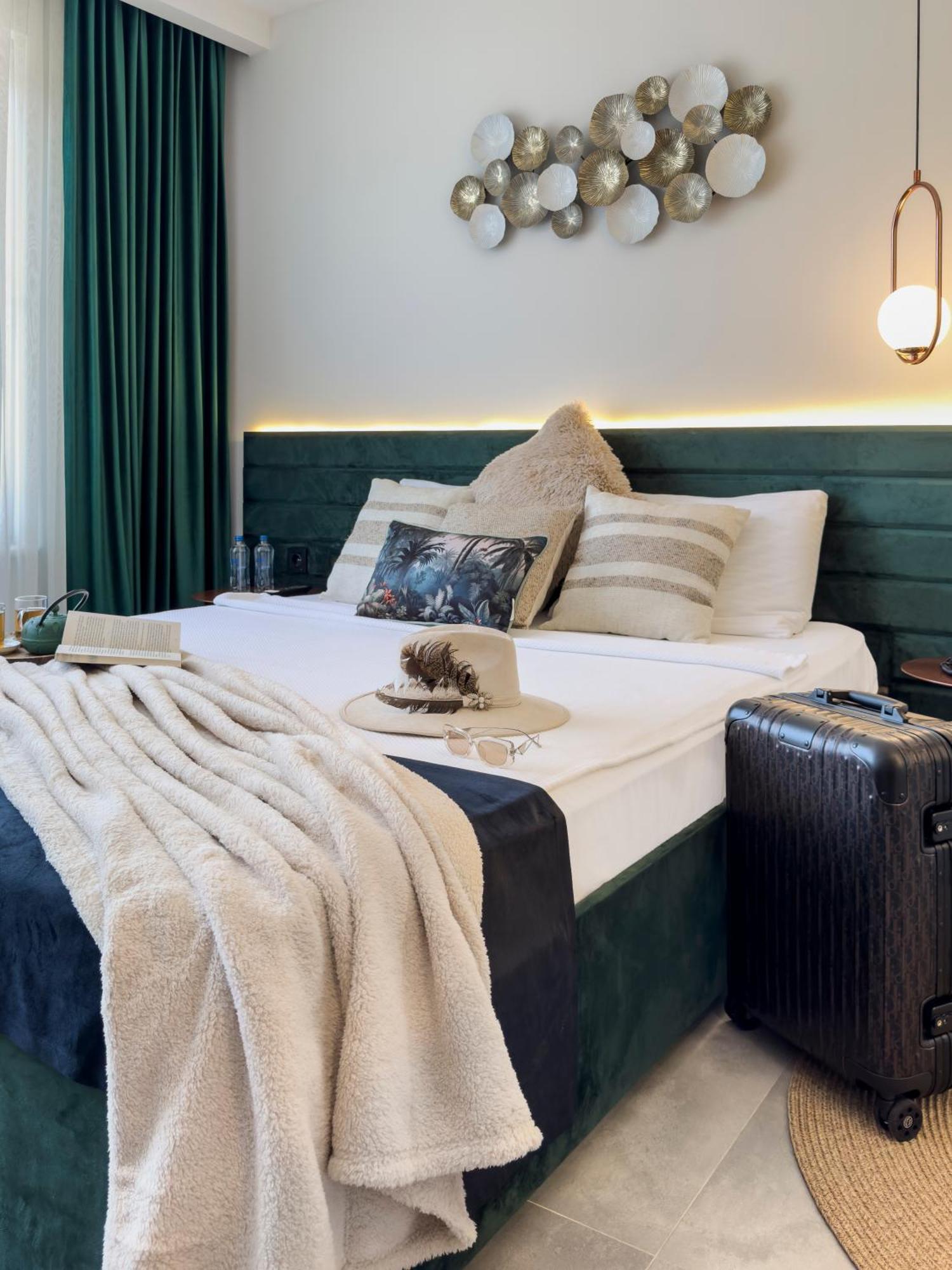 The One Living Hotel *