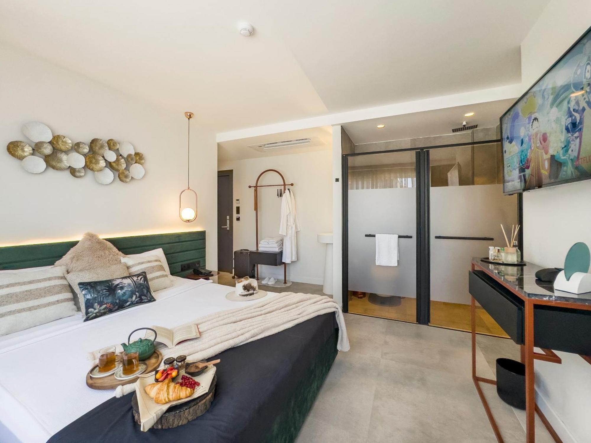 The One Living Hotel *