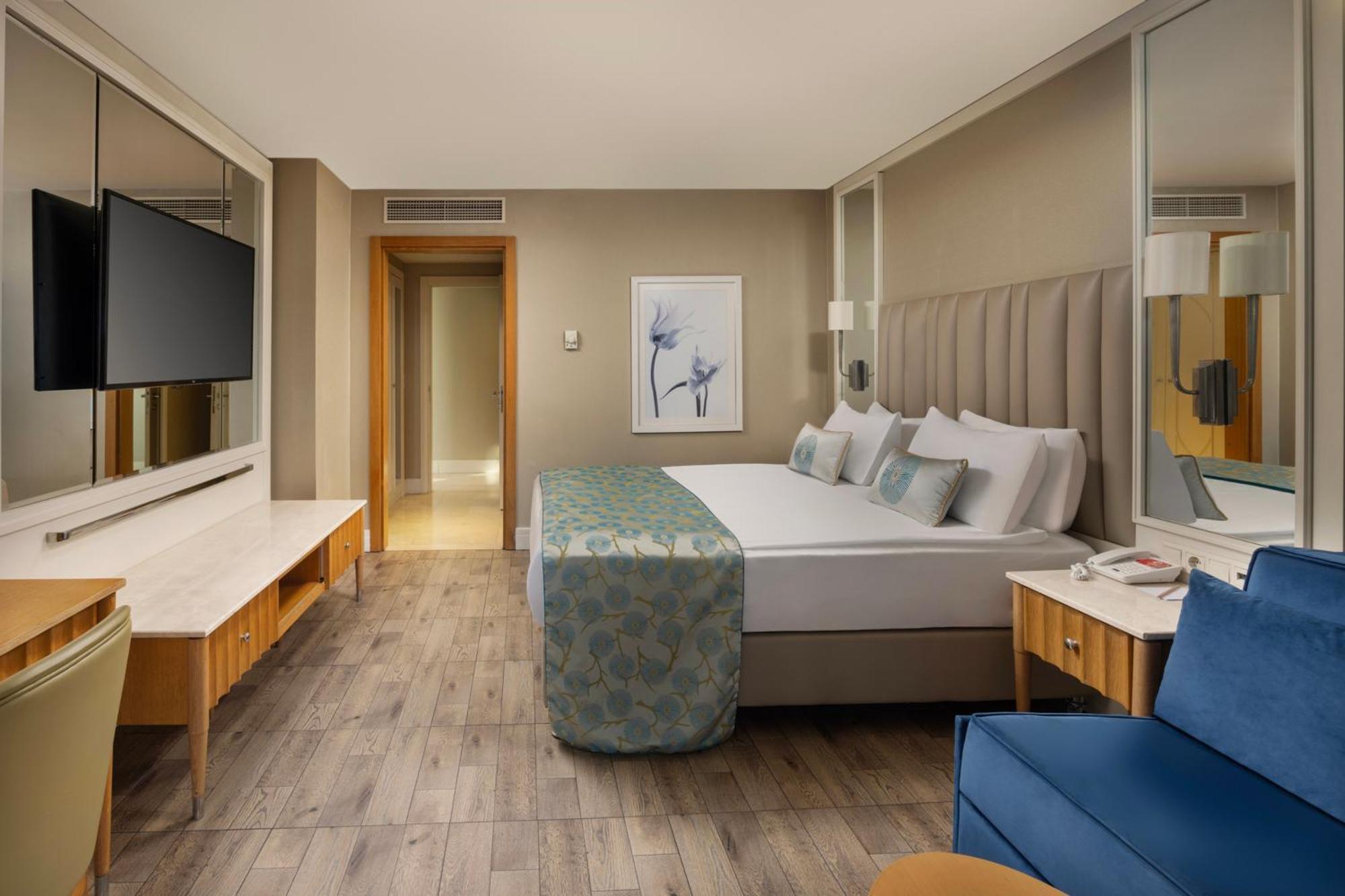 Titanic Lara Resort 5*