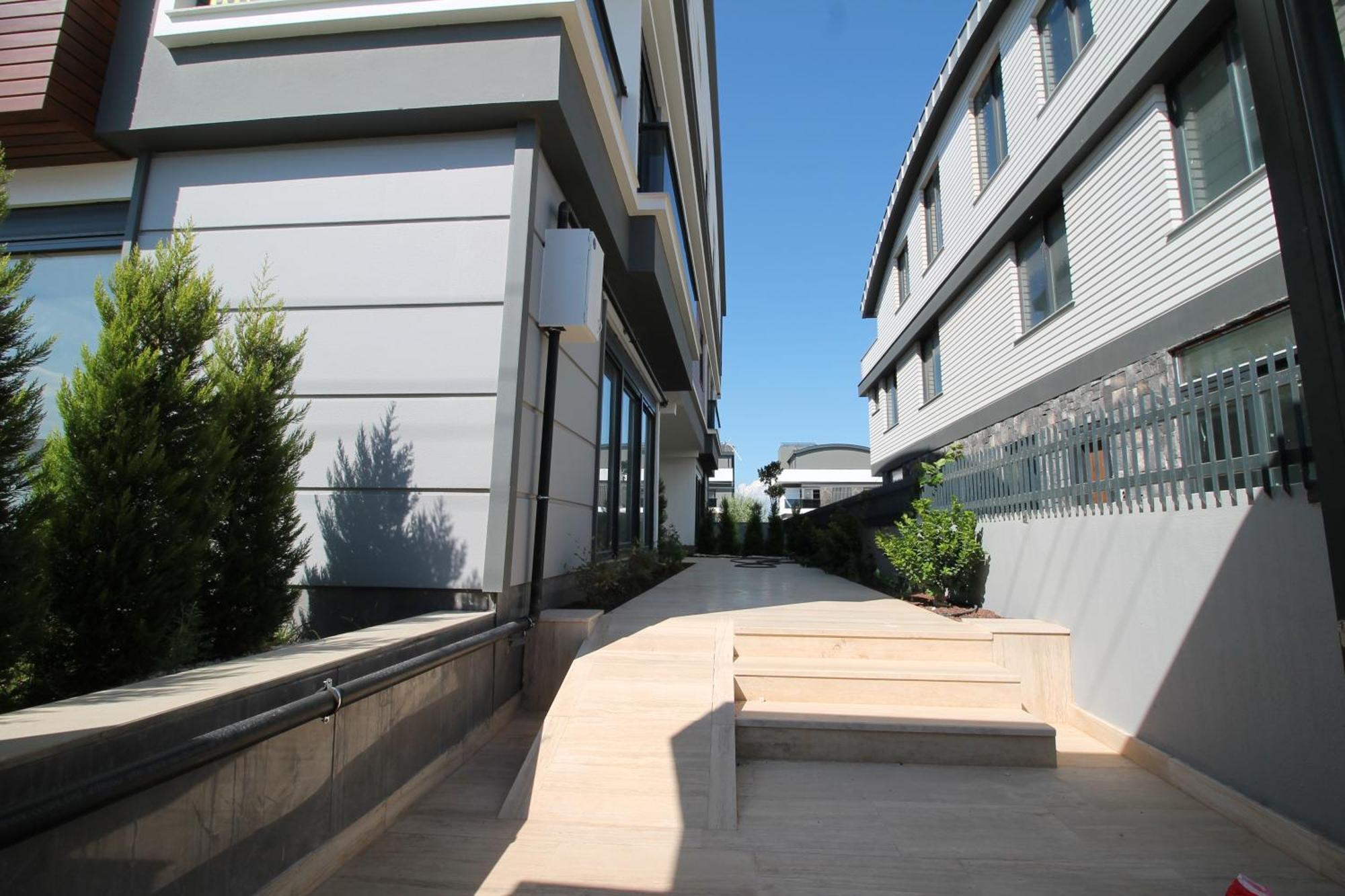 Apartment New Flat&large Living Space 2-6 Near By Lara *