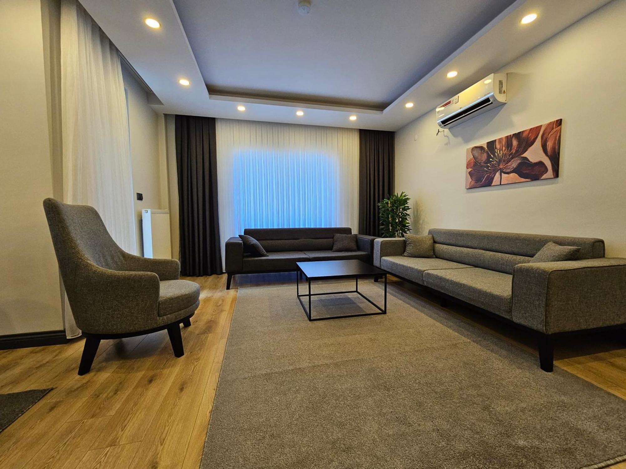 New Flat&large Living Space 2-6 Near By Lara Apartment
