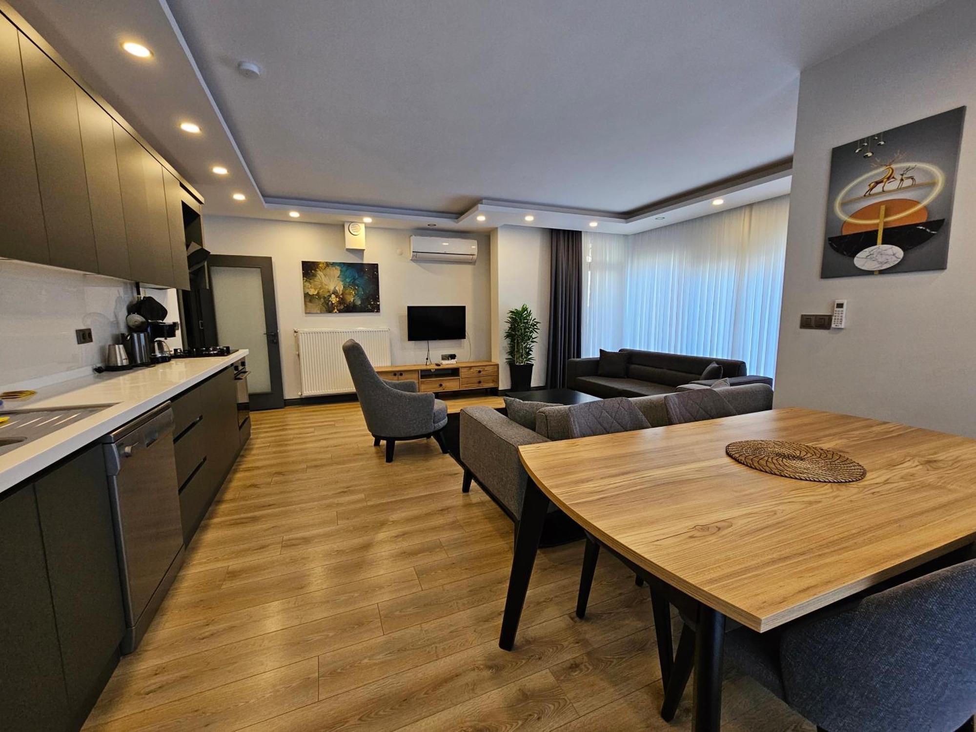 Daire New Flat&large Living Space 2-2 Near By Lara *