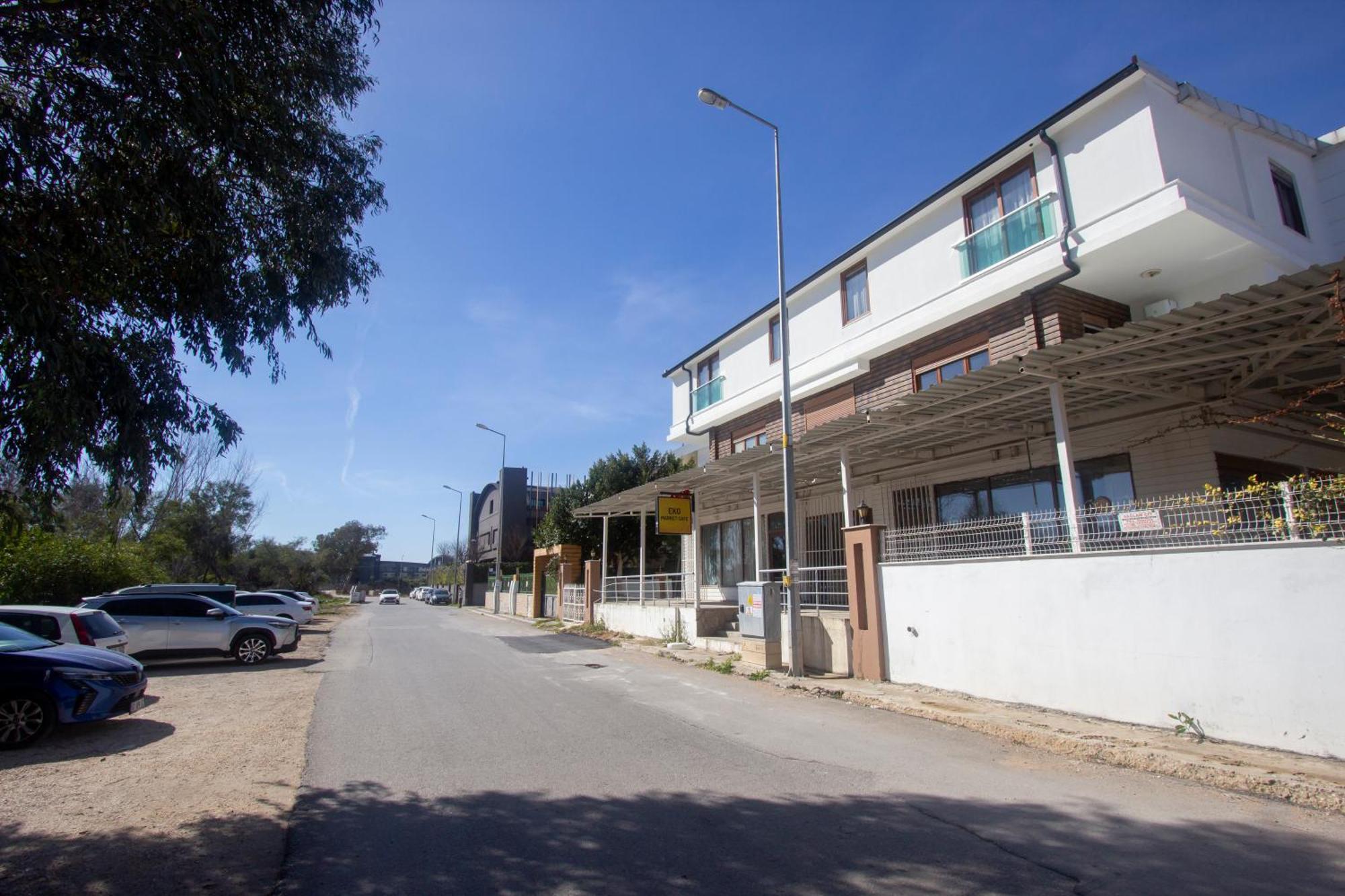 Lara Breeze Homes Apartment *