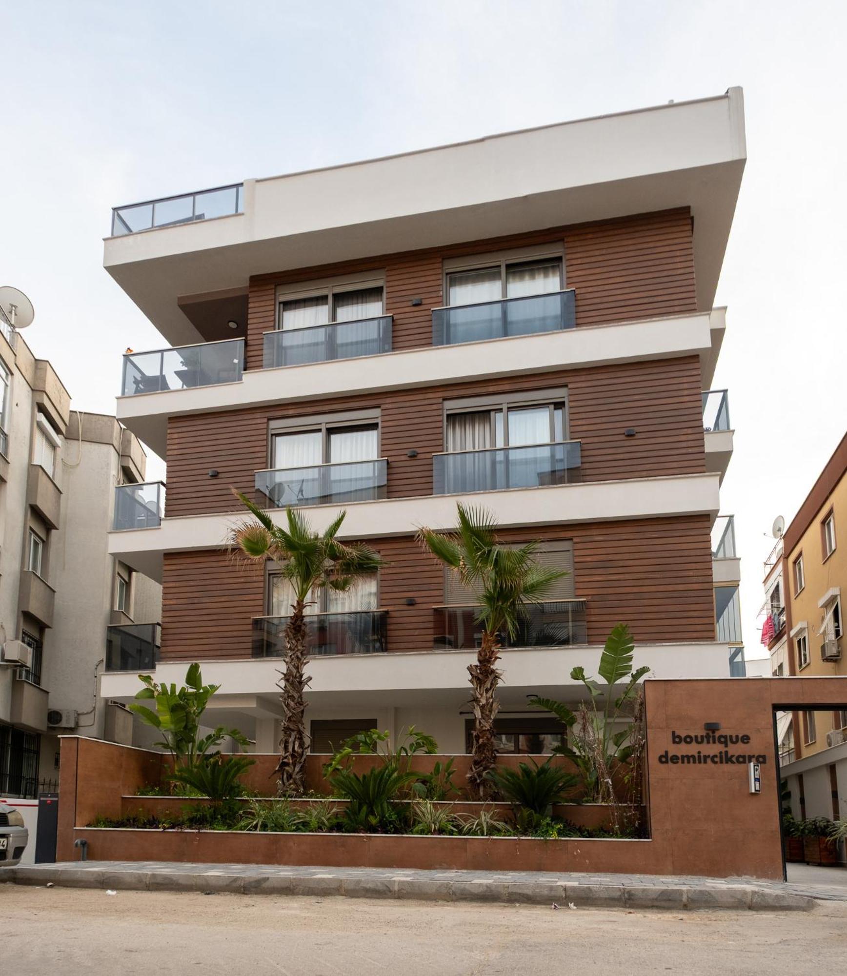 Solo Tourism Boutique Demircikara Apartment