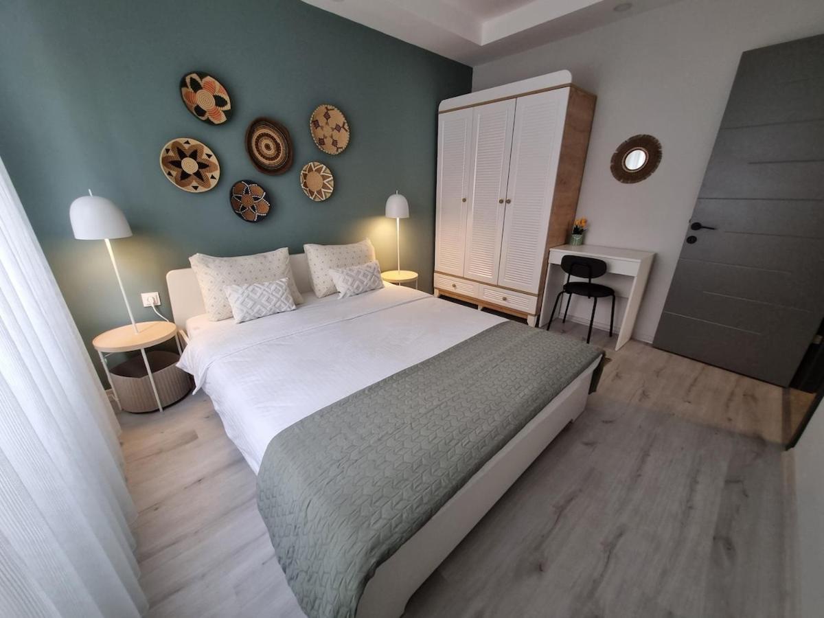 Location 2 Bedroom Apartment *