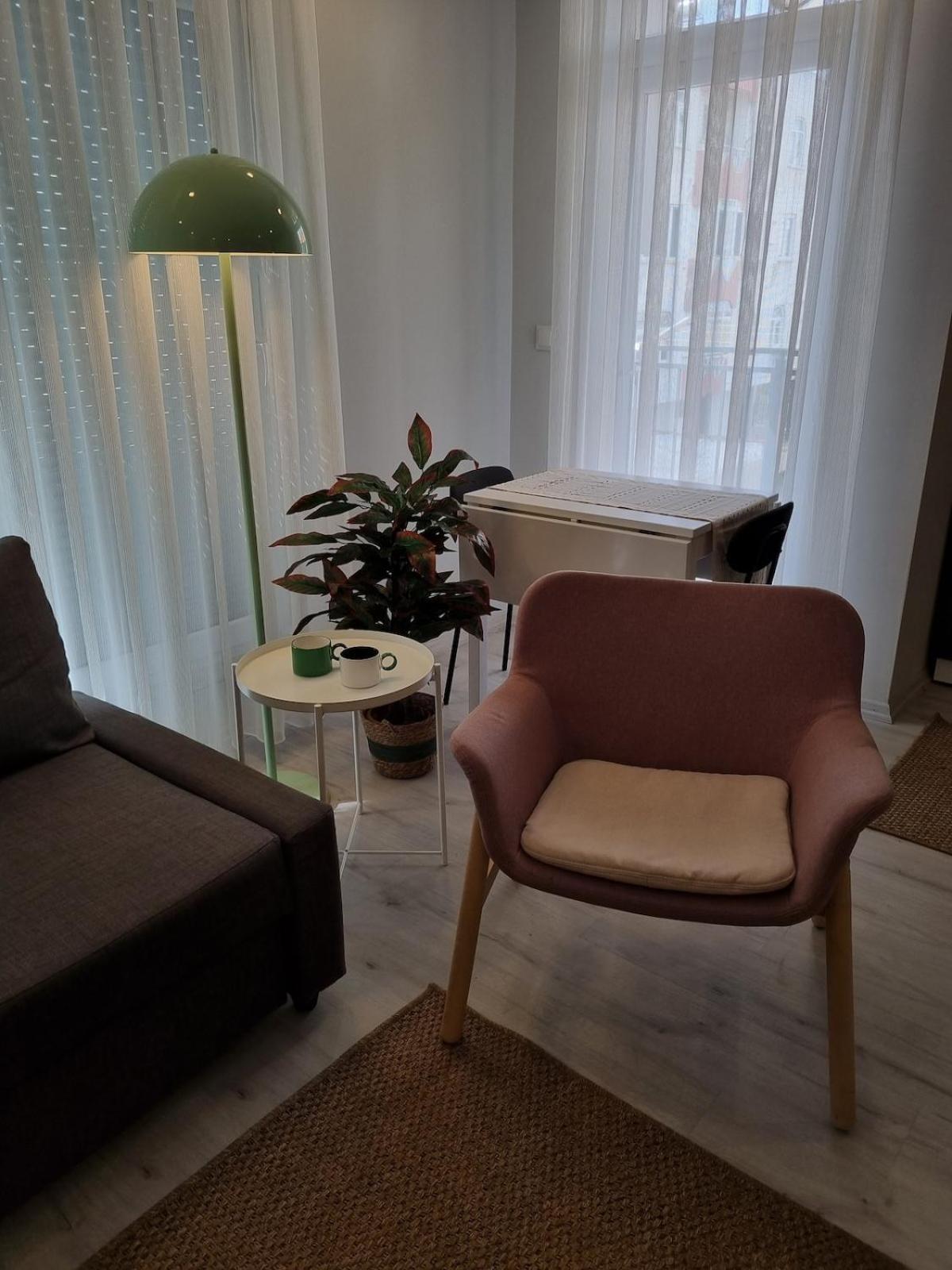 Location 2 Bedroom Apartment *