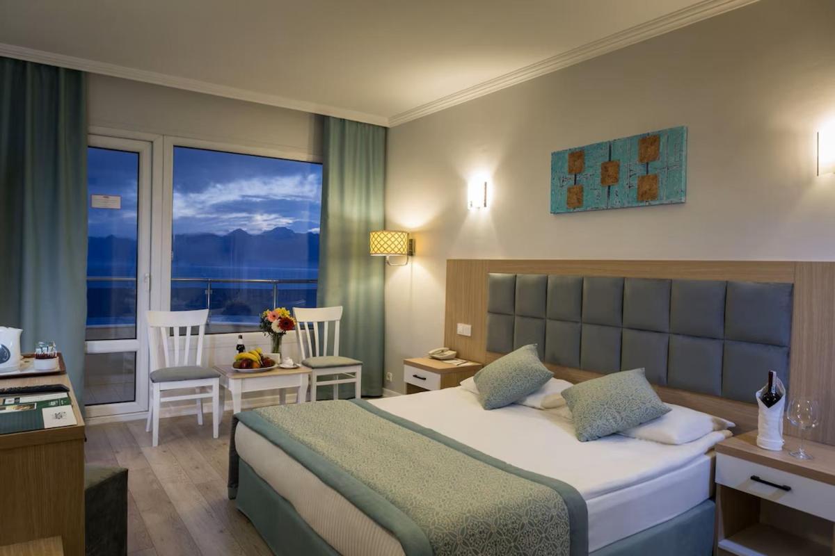 Otel Adonis 4*