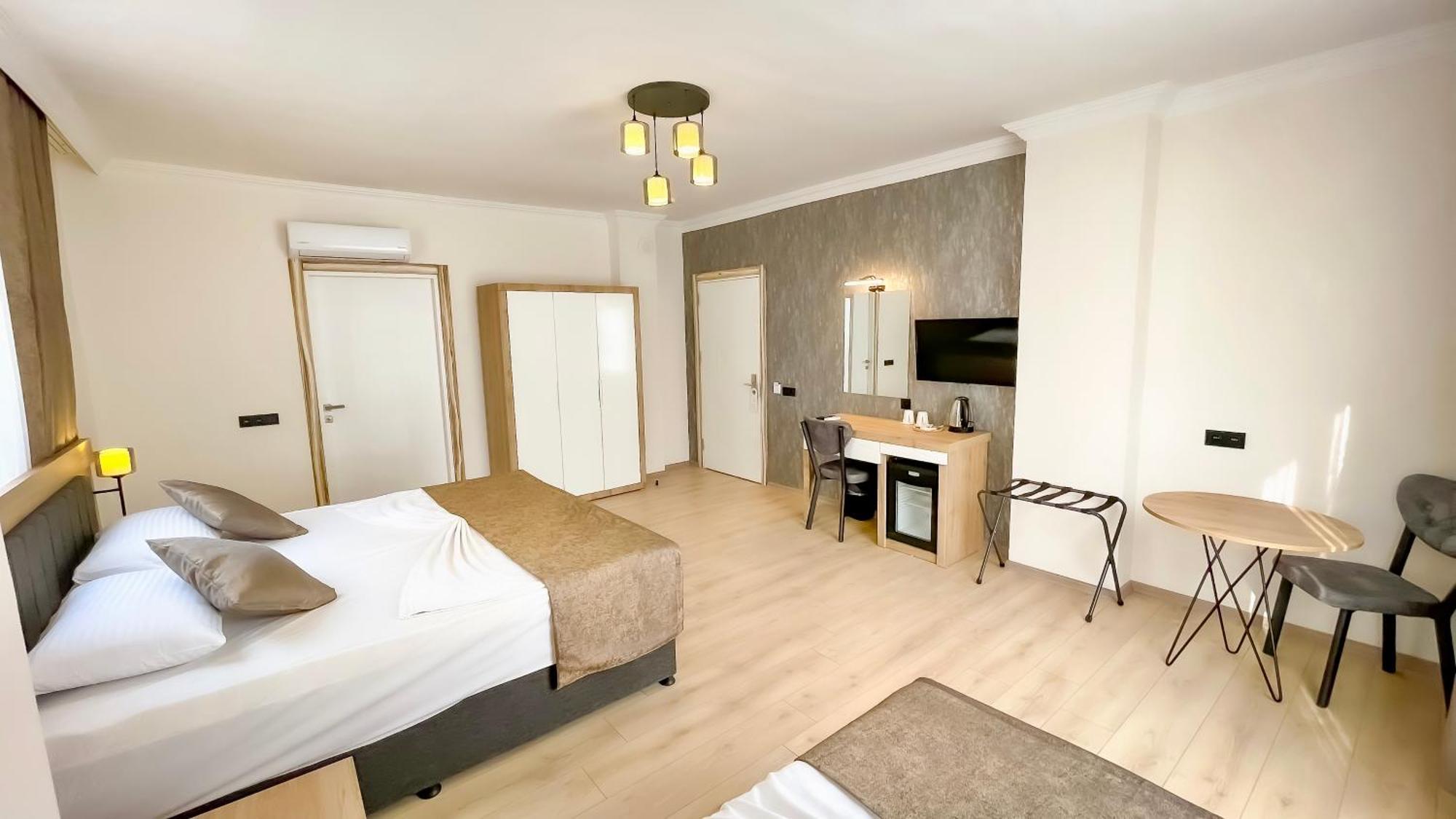 Hotel Bloomtalya *