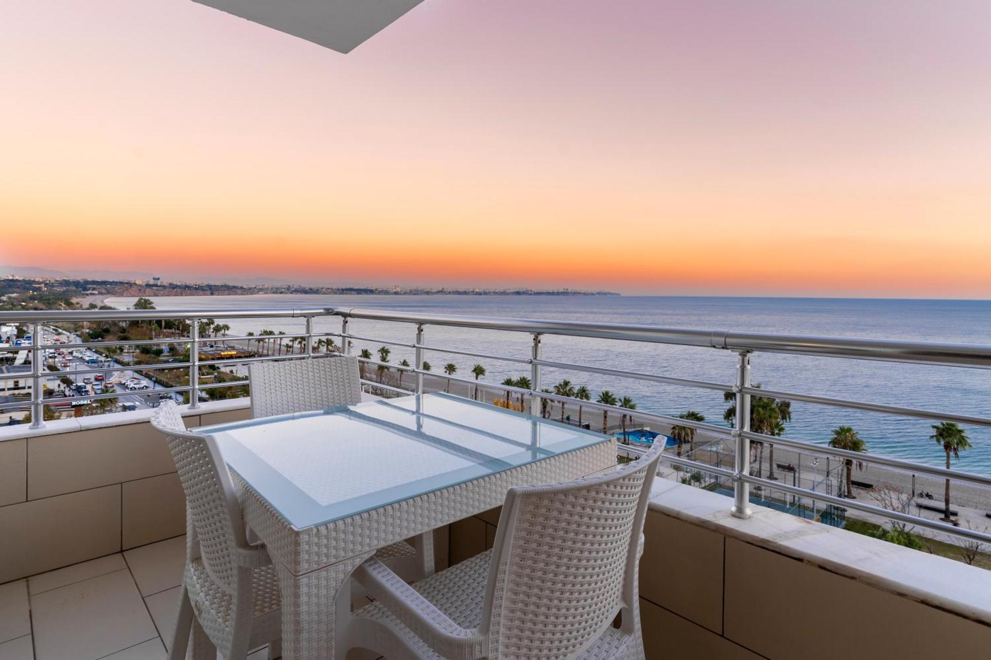 Heart Of The With Unique Views Of The Sea. Apartment