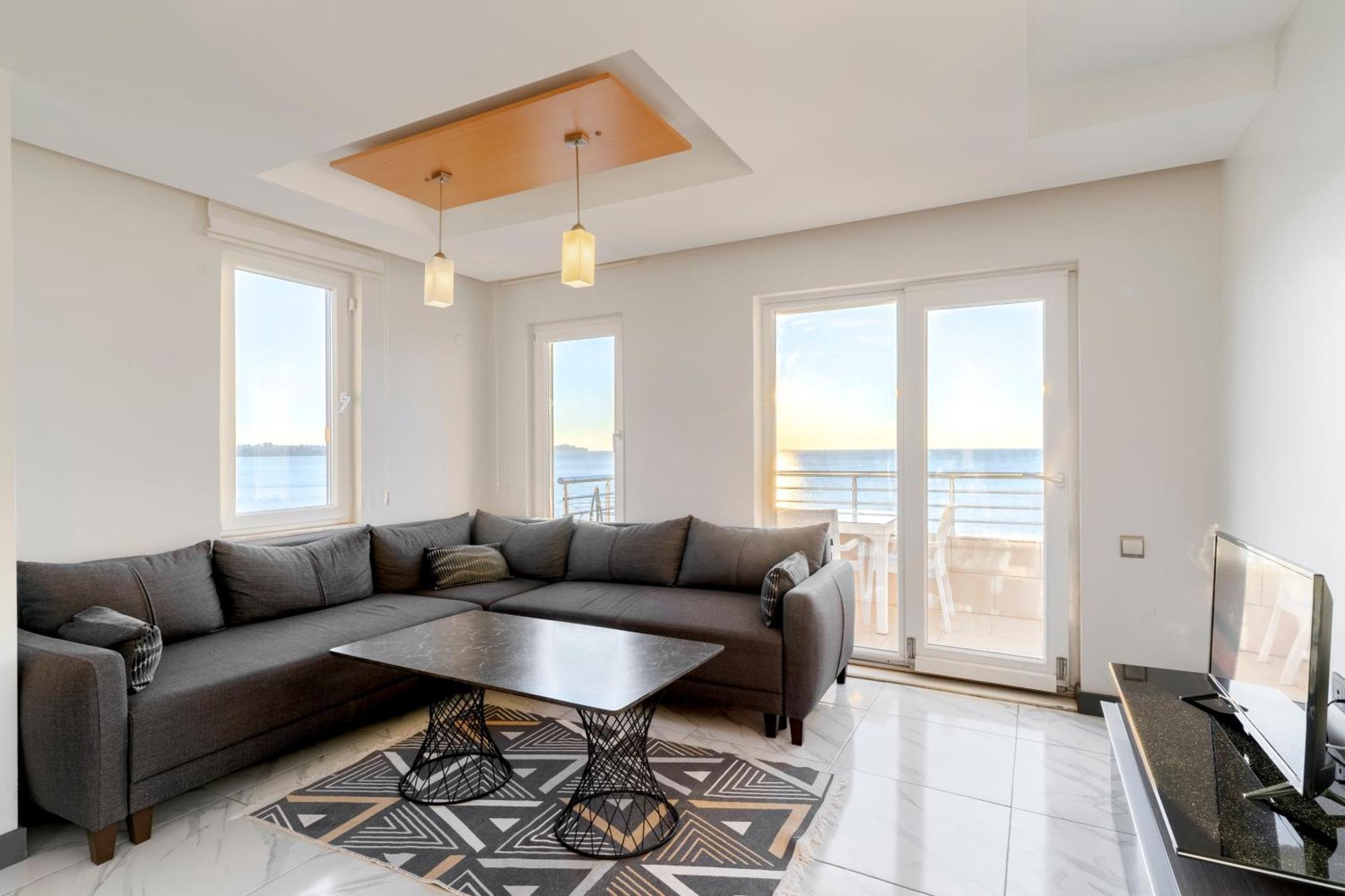 Apartment Heart Of The With Unique Views Of The Sea.