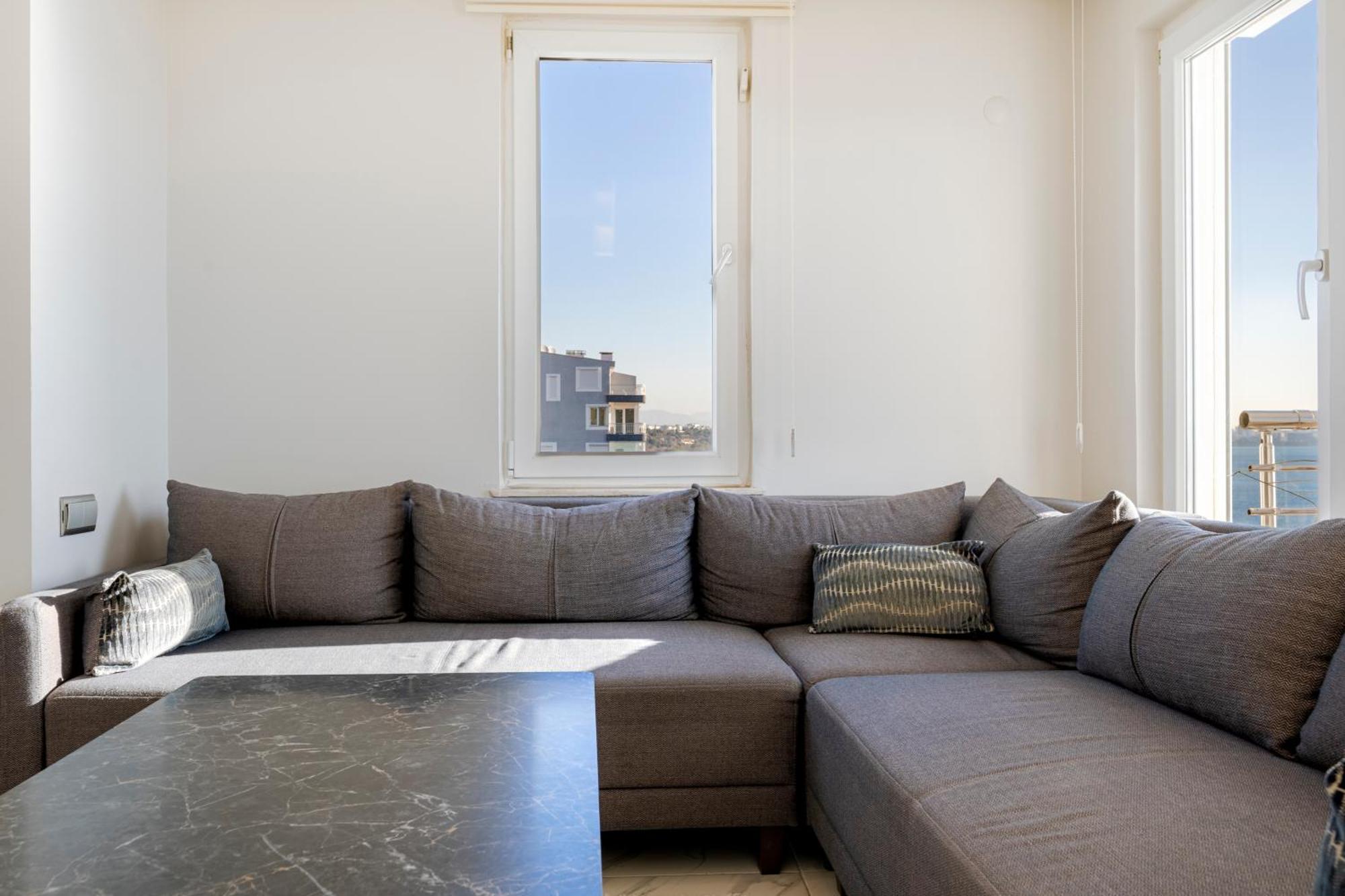 Apartment Heart Of The With Unique Views Of The Sea. *