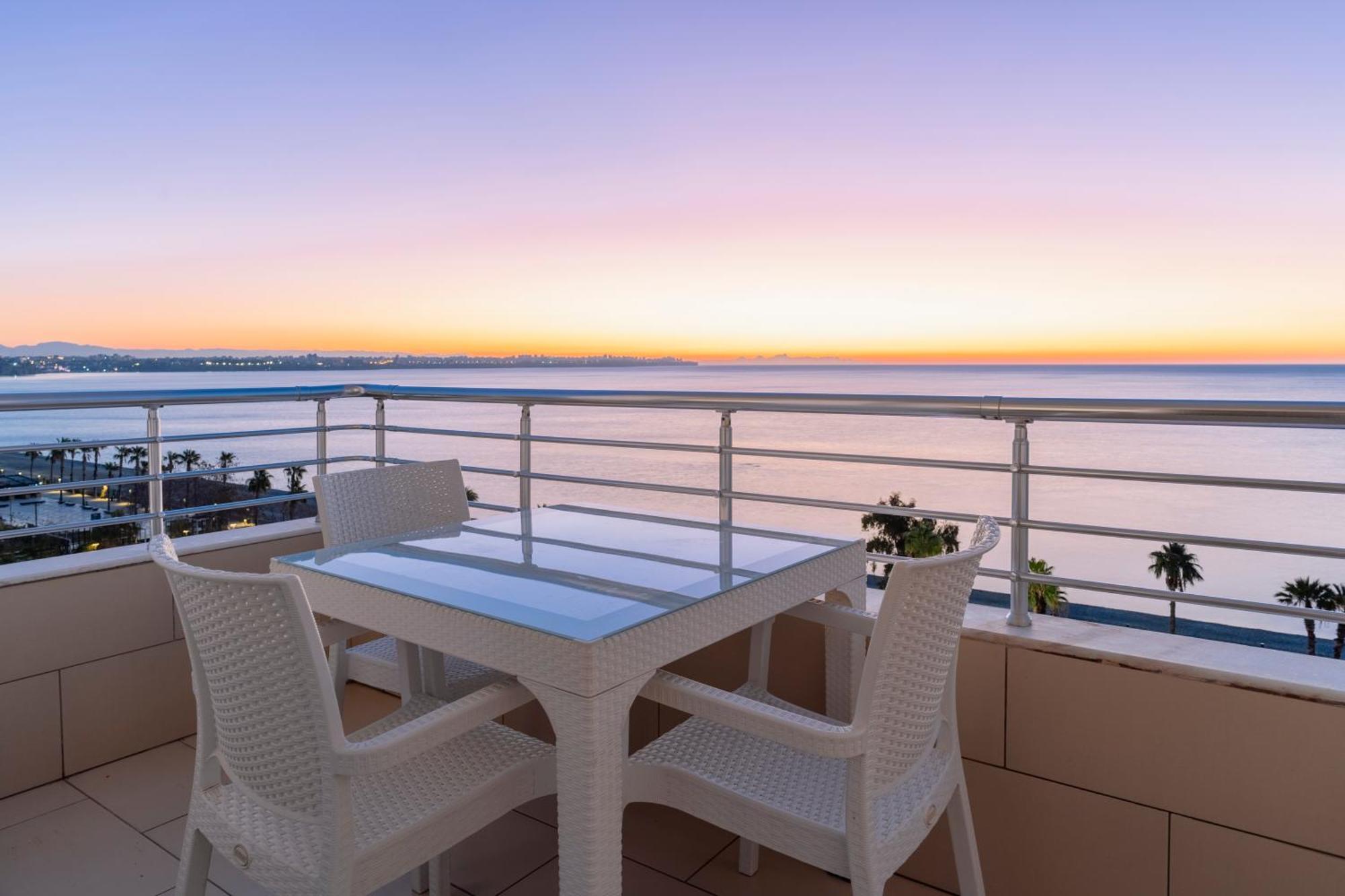 Heart Of The With Unique Views Of The Sea. Apartment *